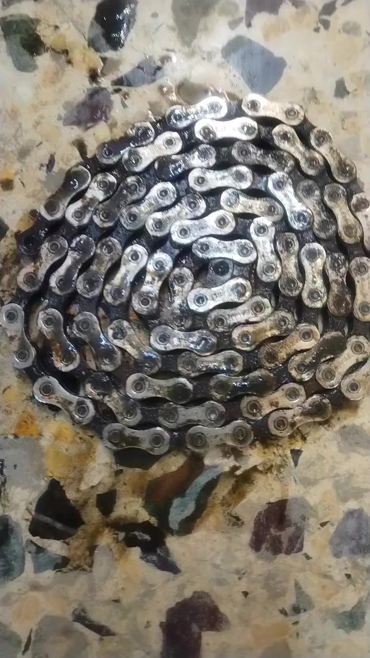 🏁 الزنجيل هو "قلب" الدراجة.. حافظ عليه ينبض بالقوة! ⛓️✨
​في Giant T.R، نؤمن أن الصيانة ليست مجرد تنظيف عابر، بل هي فن يحتاج ليد خبيرة وأدوات احترافية. إذا كنت تلاحظ صوت خشخشة أو ثقل في التبديلات، فهذا يعني أن دراجتك تناديك!
​🛠️ كيف ننظف الزنجيل باحترافية؟
​نحن لا نكتفي بمسح الأوساخ، بل نقوم بعملية Deep Cleaning متكاملة:
​التفكيك والفحص: فحص تآكل الحلقات باستخدام أدوات قياس دقيقة.
​إزالة الشحوم المستعصية: استخدام محاليل تنظيف متطورة تفتت الأوساخ والرمال دون إتلاف المعدن.
​التنظيف بالموجات أو الضغط المدروس: لضمان خروج الرواسب من بين المفاصل الضيقة.
​التزييت الذكي: وضع الزيت المناسب (Dry أو Wet) حسب طبيعة قيادتك، لضمان سلاسة مطلقة وحماية من الصدأ.
​💡 لماذا الصيانة الدورية "خط أحمر"؟
​إطالة عمر القطع: تنظيف الزنجيل يحمي "السنون" (Cassette) والكرنك من التآكل المبكر، مما يوفر عليك تكاليف استبدال باهظة.
​أداء انسيابي: ستشعر وكأنك تقود دراجة جديدة تماماً في كل مرة.
​الأمان أولاً: الفحص الدوري يكشف المشاكل قبل وقوعها على الطريق.
​🌟 صيانتنا.. صيانة محترفين!
​فريقنا الفني في Giant T.R يتعامل مع كل دراجة وكأنها دراجته الخاصة. الدقة في التفاصيل هي ما يميزنا، واستخدام القطع الأصلية هو مبدأنا.

#جاينت_تي_أر_لاتحتار #متجر_معتمد_منذ_2018
#خبرة_في_المجال_أكثر_من_10_سنوات
#غايتنا_خدمتكم_لأقصى_الحدود
#كل_ما_يحتاجة_الدراج_الهوائي_في_مكان_واحد
#اصنع_قصتك_مع_جاينت_تي_أر

®️ Giant T.R -  Bicycles and Accessories .. 🚴‍♂️

🔴العنوان : بغداد / نفق الشرطه / مقابل المشاتل / مجمع الدراجات الهوائيه  . 

🔴للأتصال و الاستفسار :  
*********** 📲
*********** 📲

🔴 توصيل : بغداد + المحافظات ( مركز + اطراف ) . 

لسنا الوحيدون ... لكننا بكم الأفضل ان شاء الله ♥️

🥇🥇🥇🥇🥇🥇🥇🥇🥇🥇🥇🥇🥇🥇🥇🥇
