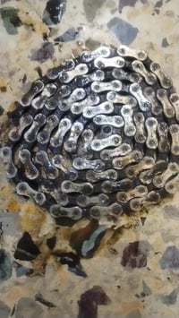 🏁 الزنجيل هو "قلب" الدراجة.. حافظ عليه ينبض بالقوة! ⛓️✨ ​في Giant T.R،...