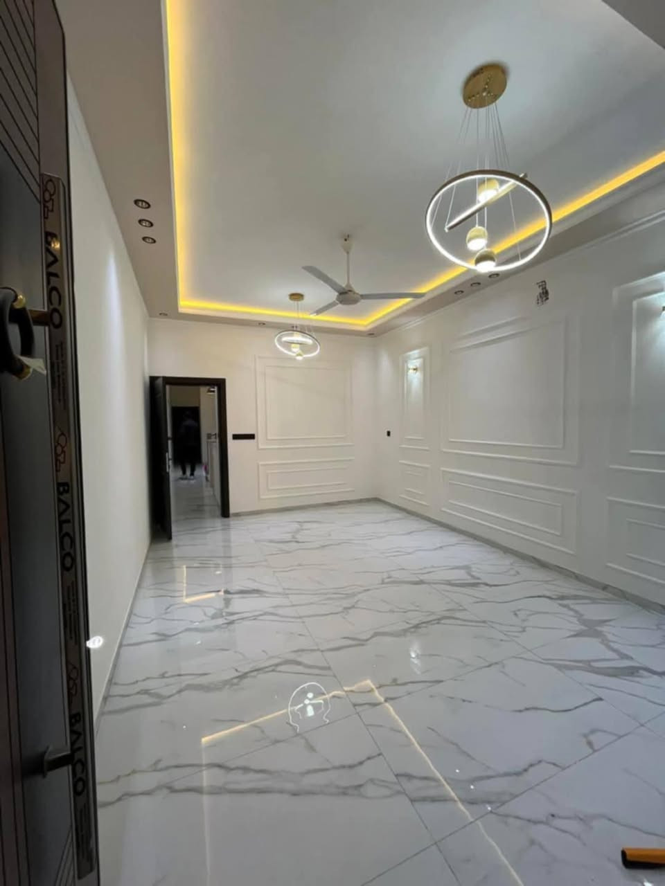 مكتب الزبيدي للعقار🏠🏠
للبيع في حي القاهرة المعلمين طابو صرف مساحة ١٠٠ متر
واجهة ٤ نزال ٢٥ بناء فول درجة اولى vip
يحتوي الطابق الأرضي على كراج يتسع سيارة وصالة ومطبخ وخدمات وغرفة نوم والطابق الثاني يحتوي على ٣ غرف نوم وخدمات
 للاستفسار أكثر يرجى مراجعة مكتب الزبيدي الهندسي او الاتصال على: 
***********

***********
