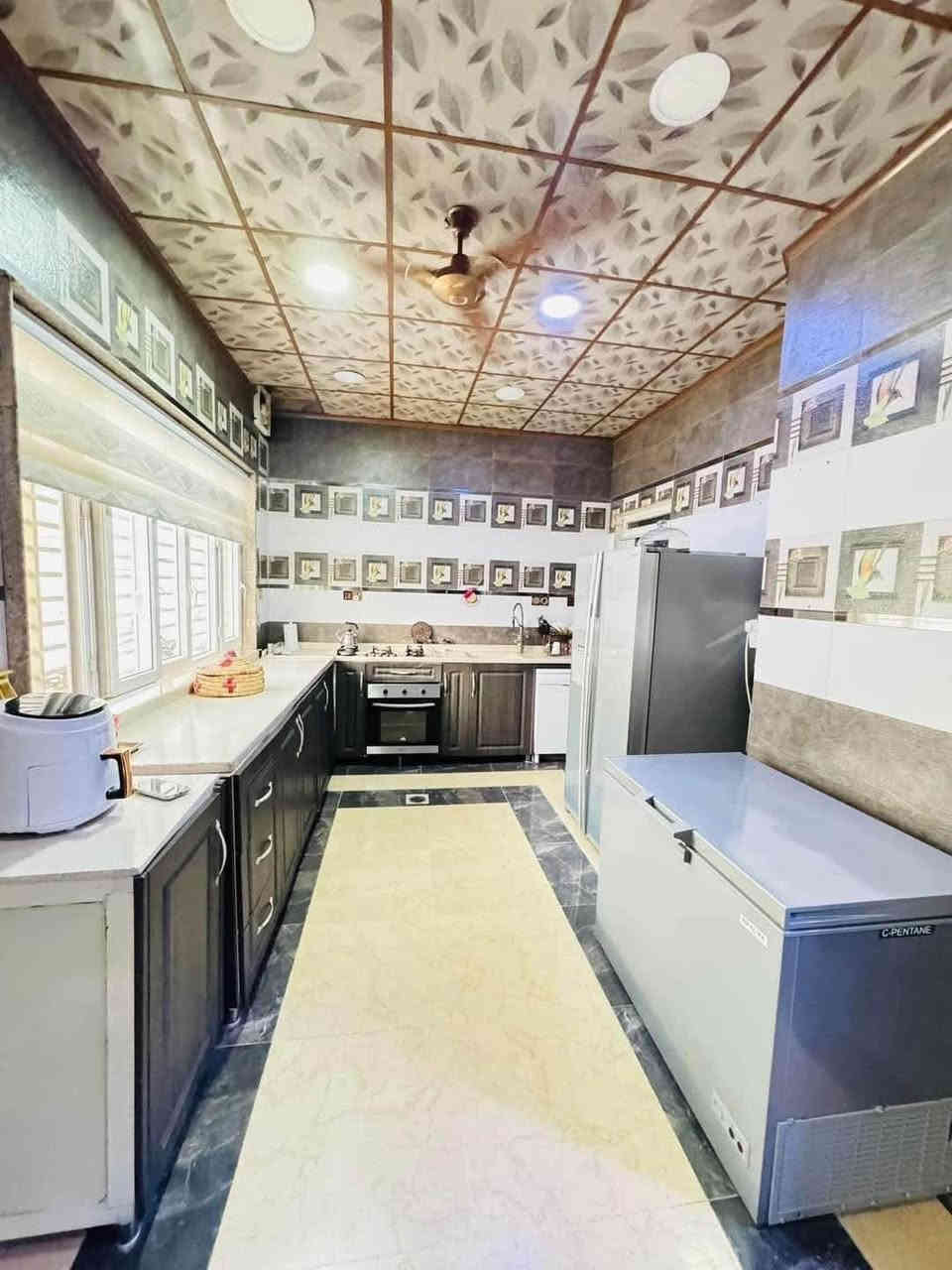 🏠دار للبيع للبيع

📍الموقع حي الحدباء فئة أ 

المساحة 200 م 

الواجه 10 ❌20

↕️مكون من طابقين 

♦️الطابق الاول 

استقبال ومطبخ حار وبارد وهول وغرفتين نوم سويت صحيات

♦️الطابق الثاني 

هول وثلاثة غرف نوم سويت وصحيات وسطوح ناصي وسطوح عالي 

⬇️⬇️⬇️⬇️للاستفسار اتصل على الارقام ⬇️⬇️⬇️⬇️

👤فيس بوك #مكتب دلتا لتجارة العقارات 

☎️ كورك ***********

☎️ اسيا  ‭***********

📍باقي التفاصيل زورو مكتب دلتا لتجارة العقارات 

♦️سايدين الصديق  مقابل سنتر بغداد عمارة قاعة الخاتون للأعراس

⬇️ باقي العروض ومعرفة السعر 

داخل صفحة #مكتب_دلتا_لتجارة_العقارات موصل, نينوى
