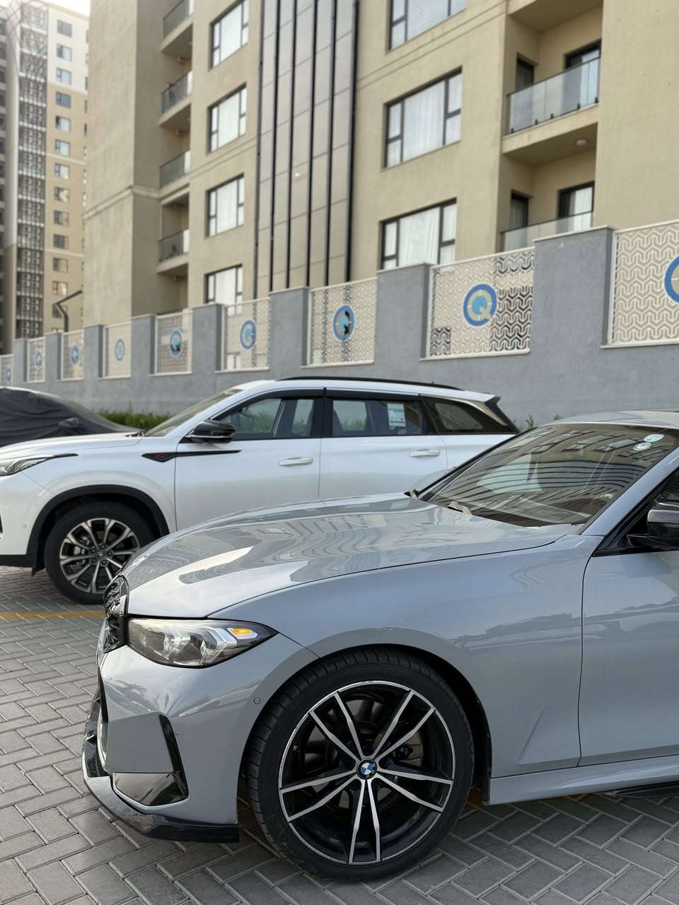السلام عليكم BMW 330i للبيع موديل 2023.  *********** واتساب موجود
محرك 4 سلندر 2000 توين بور تيربو صاروخ 🚀 

وارد امريكي  ممشى السيارة 59.000 الف فقط

لون اسمنتي مميز  دواخل لون احمر رقم اربيل 

السيارة 1/1 فول مواصفات M Package اصل 

ويل 19 و تخم تايرات رن فلات جديدة بالكامل

السيارة حادثه كلش بسيط حافه بنيد بس 

ومغلفه ppf بالكامل السيارة 

كلشي مابيها صفر مسج  نضيفة من كل نواحي 

المواصفات :

رادار امامي 

تحذير رادار من الاصطدام الأمامي + فرملة تلقائية إذا قربت نصدم

 

تحديد المسار وتحذير بالنقاط العمياء بالمرايات

رادار تحذير وكشف المشاة اذا قربت تصدم

 حساسة 360 درجة امامي وخلفي كامرة خلفيه

فتحة سقف ونظام دخول ذكي وترحيب وبصمة

     

شاشة تدعم نظام  Apple CarPlay /Android

كشنات كهربائية و نضام تدفئة وخزن ميموري

تدفئة ستيرن و شاشة وعداد الكترواني بالكامل

قطعتين تبريد امامية وخلفية منفصلة

نظام اوتو هولد وهاند بريك كهربائي وشفتات

صندوق كهرباء وبالرجل هم ينفتح ومري شفط

انارة داخلية متغيرة LED ل 12 الالون مختلفة

منافذ شحن USP امامي وخلفي 

نضام البريك الرياضي الحجم الكبير لون الازرق

شباك امامي كهربائي ينفتح وينسد حسب الحاجة

وباقي مواصفات هواي معروفة بال BMW

 

السعر : خاص  

للتواصل :***********

مكاني بغداد حي لحسين
