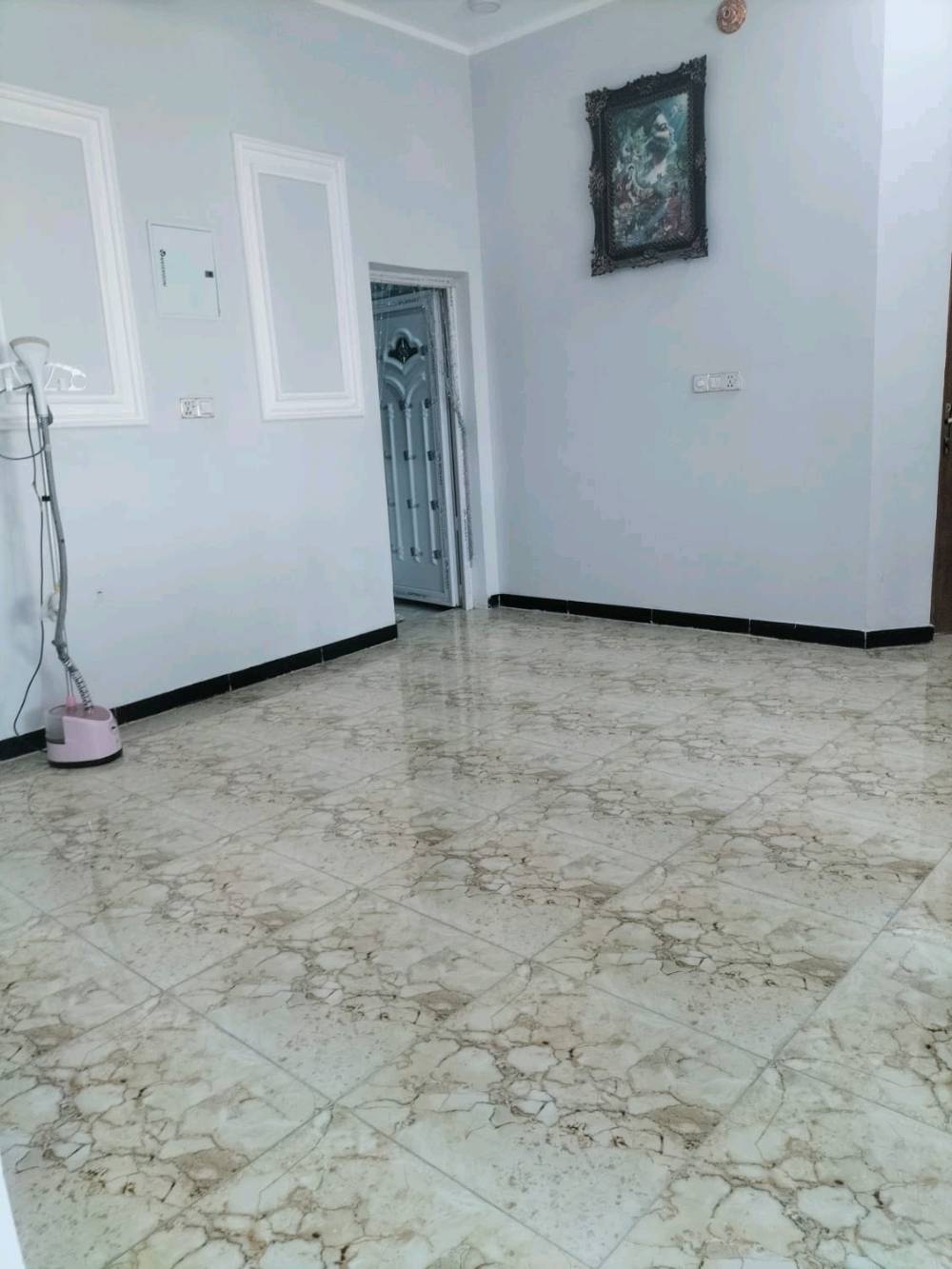 بيت للبيع في حي الفداء شارع ابو لبنان ثاني بيت عن الشارع العام مطلوب إسكان ٤٠ مليون طابقين ٦ غرف واستقبال بناء سنه ٢٢ السعر ٢٦٠ وبيه مجال للاستفسار الاتصال على الرقم ***********