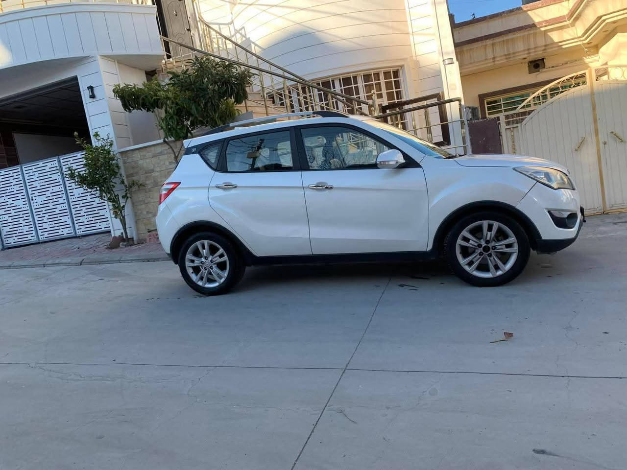 شانجان
مودیل 2014
گێڕ مەکینە بەشەرت
هیچ خەلەلوو مەسرەفێکیی نییە
تەبریدوو کارەبایی بەشەرت
1 پارچەو پەڵەیەک بۆیاخە
دەعموو لێدراویی نییە
زۆرپاکو بێ مەسرەفە
سەنەوی بۆ 2029 تازەیە

عنوان سلێمانیی
***********

بدون دعم بدون حادس
بس قطعە نص صبغ
سنەوییە جدید بااسمیی 

گیر محرک تبرید کلش بشرط
بدون مصرف  سیارە جااز 

عنوان سلیمانییە السليمانية, العراق
