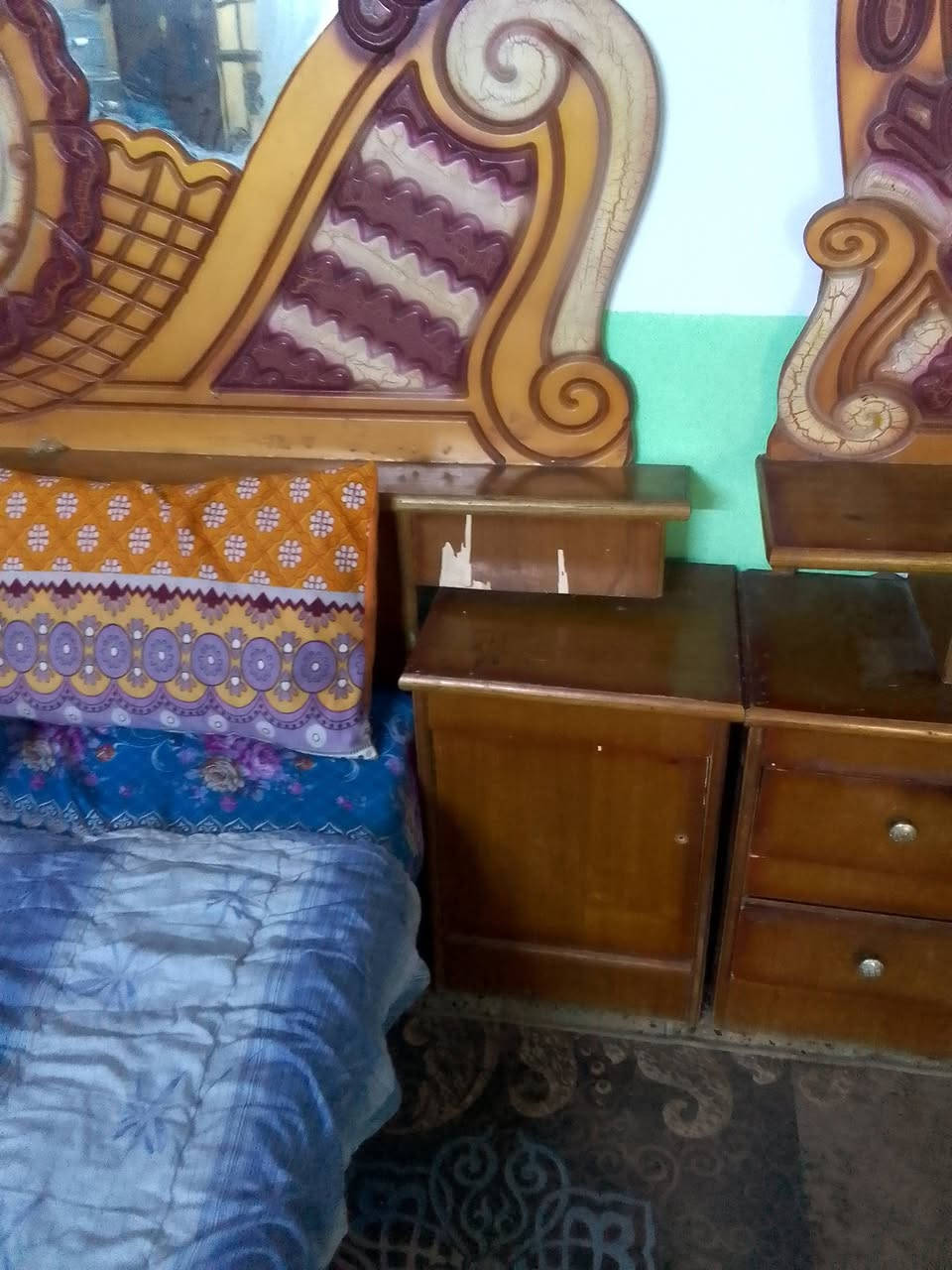 سلأم عليكم عندي غرفه نوم نظيفه البيع نقص الكوميدي بيهه زلغ بسيط سعرهه 325مكاني الزعفرانيه مستعجل على البيع ***********
