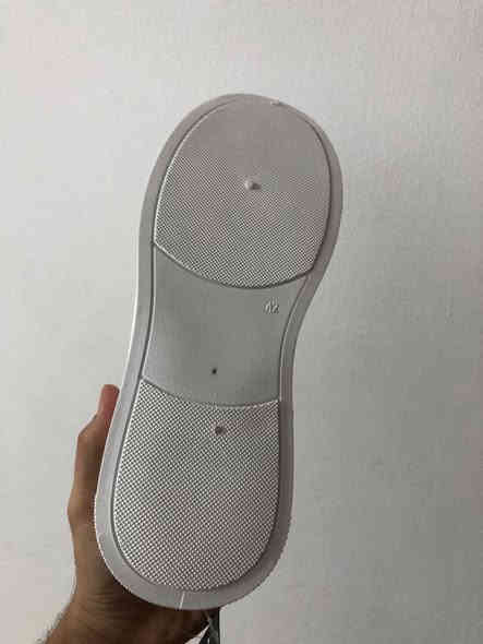 ترانشوز للبيع 
حذاء جديد جديد
قياس 42 
سعره 13 وبي مجال 
نجف حي الجمعية 
***********
