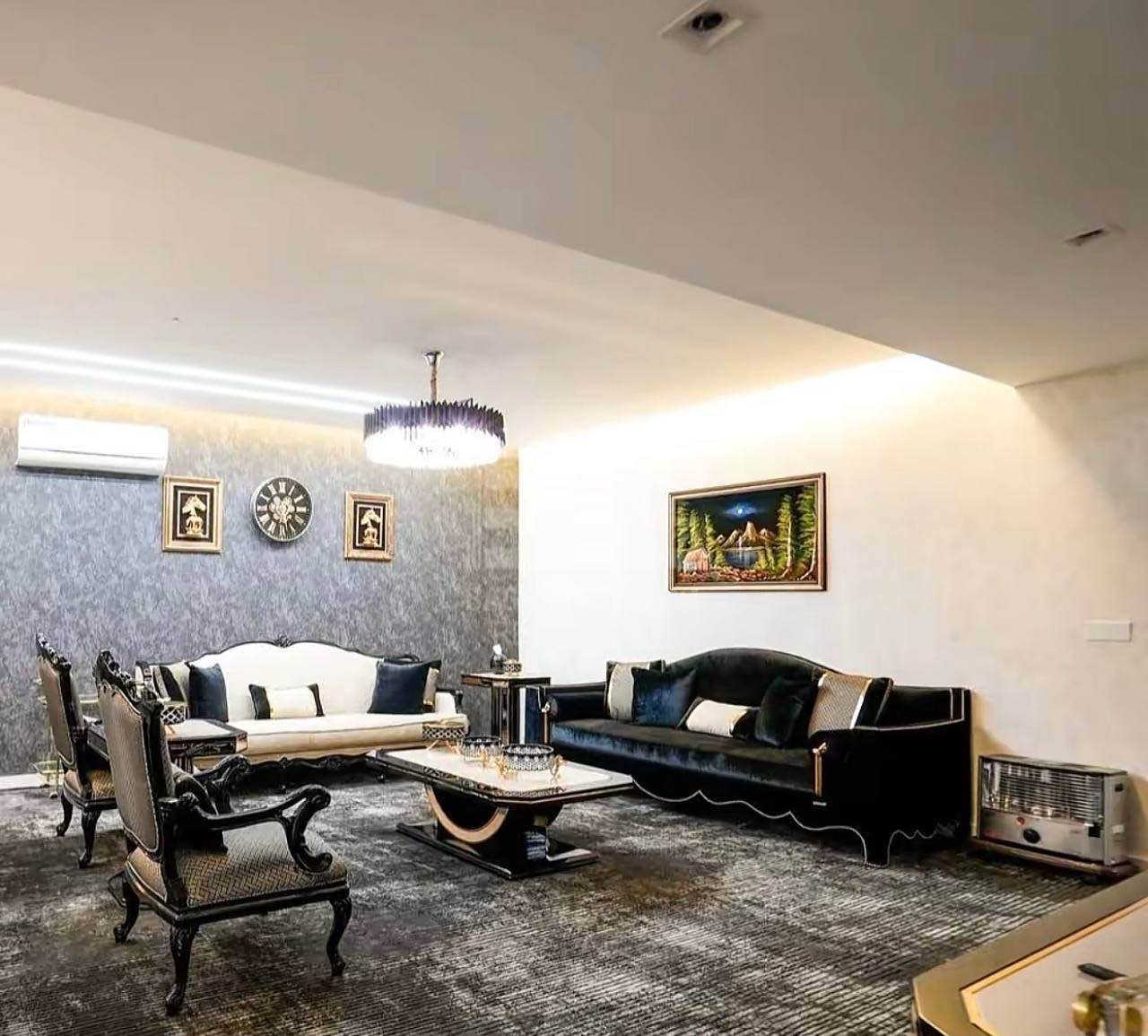 🏠 فيلا مميزه للبیع في كنجان ستي (Ganjan City) 
- بمساحة 450 م٢  
- حــــديقة کـــبیرة
- غرفة استقبال و صالة کبیرة
- 7 غرف نوم
- کراج
- مؤثـــث کـــــامل 
⁠
رقم الاتصال او واتساب
***********
*********** أربيل, العراق
