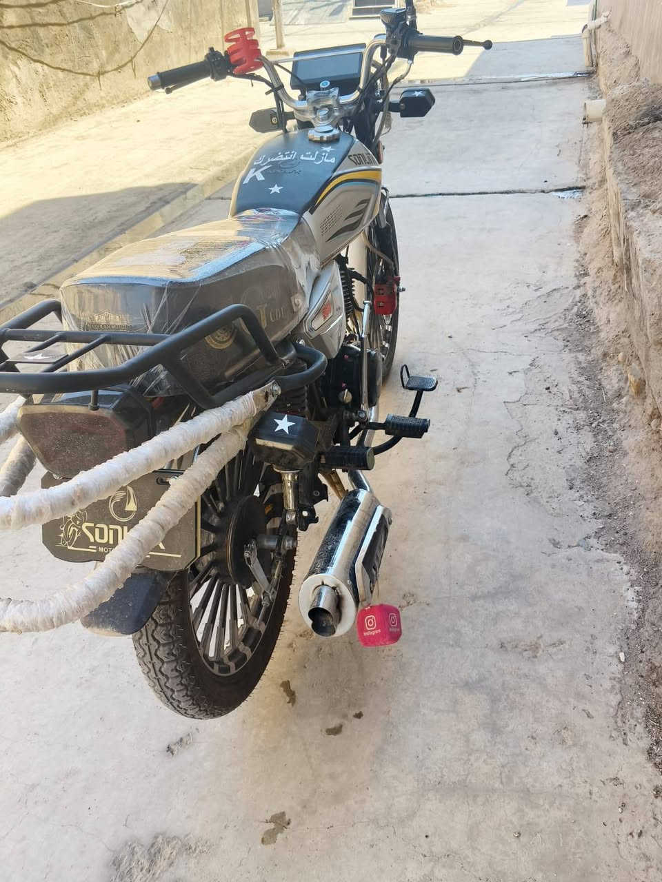 سلام عليكم!!! مكلف بلنشر!!! دراجه سيفان 25 ضاغطه او زنجيل شلعه معدل تخبل بيهه اشاره وحده  طافيه او الدشبول بيهه ورقه كارتونيه سعره 750 او بيهه مجال مكانه ديالى شهربان المقداديه ***********
