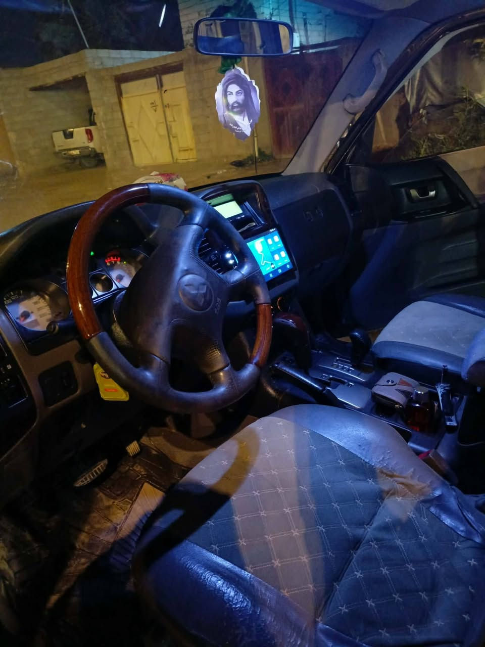 باجيرو موديل 2006 رقم بغداد سنويه بعدها ماصاقطه
مكينه وكير وحداديه جدد
تبريد ثلج تدفه شغاله تخم تاير ٧ راكب سياره مال جناي مكاني نجف سعره 82 رقم ***********
