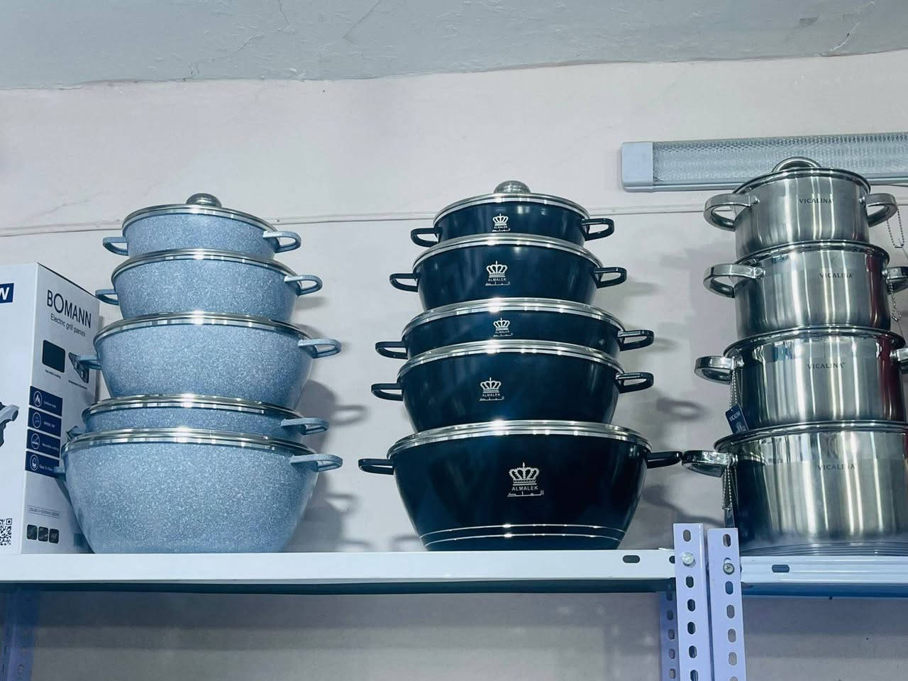 السلام عليكم عيوني عندي بيج ابيع اغراض اوربيه جديده وعندي هذني الغراض جديد غير مستعمل اوربي  السعر الاستفسار رقم الاتصال ***********
