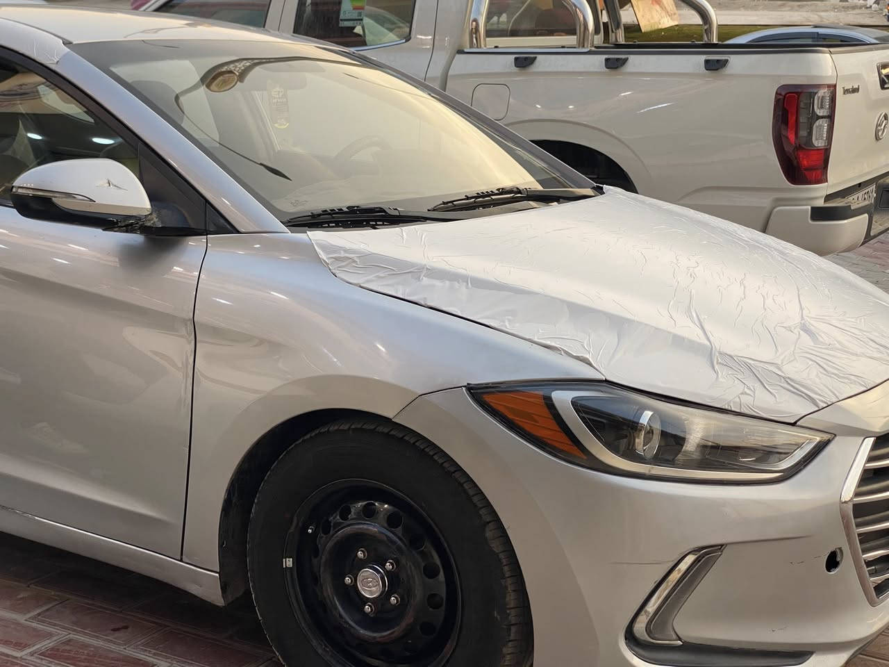 –إلنترا 2018 بحالة مميزة للبيع/المراوس 🔥

إذا تدور سيارة عملية (مال شارع )+ مواصفات + شكل أنيق… هاي موجودة👇

🚗 هيونداي إلنترا 2018 – سلفر (اللون المرغوب)
📍 كربلاء – رقم مميز

✨ المواصفات:
✔️ مكينة 2000 (أداء قوي ونعومة)
✔️ كير أوتوماتيك AT
✔️ 3 أنظمة قيادة (سبورت – عادي – اقتصادي)
✔️ مثبت سرعة + مانع انزلاق
✔️ شاشة + CarPlay
✔️ تحكم ستيرن كامل
✔️ تدفئة مقاعد + تدفئة ستيرن
✔️ كامرة + أساور مرايا كهربائية
✔️ علامة ترحيب عند الدخول

🛠 الحالة:
 • مكينة وكير بحالة جيدة 👍
 • صبغ أمامي
 • بيها ملاحظتين خفيفات جداً (ما تأثر على الاستخدام)

📞 للتواصل:
***********
واتساب: ***********

💰 السعر؟
❗ اكتب “تم” وانطيك السعر خاص وما يكون خاطرك آلة طيب 

⸻

💡
