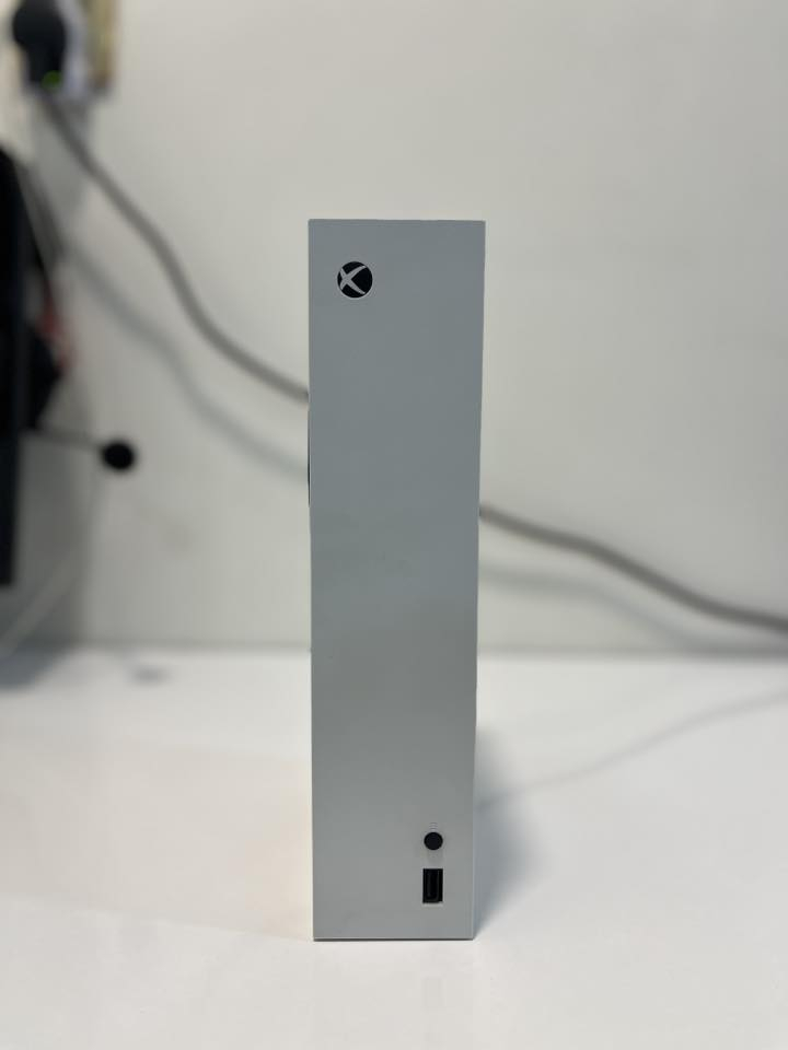 بسم الله

XBOX S/S

مستخدم

جداً نظيف 

غير مفتوح نهائياً 

اغراضه كاملة وكارتونته وياه ✅

وياه بطاريات اثنين والقاعدة مالتهن قبل فترة قليلة ماخذهن✅

السعر 330وبي مجال للطيبين 

المكان بغداد البلديات 

للتواصل ***********واتساب هم موجود @
