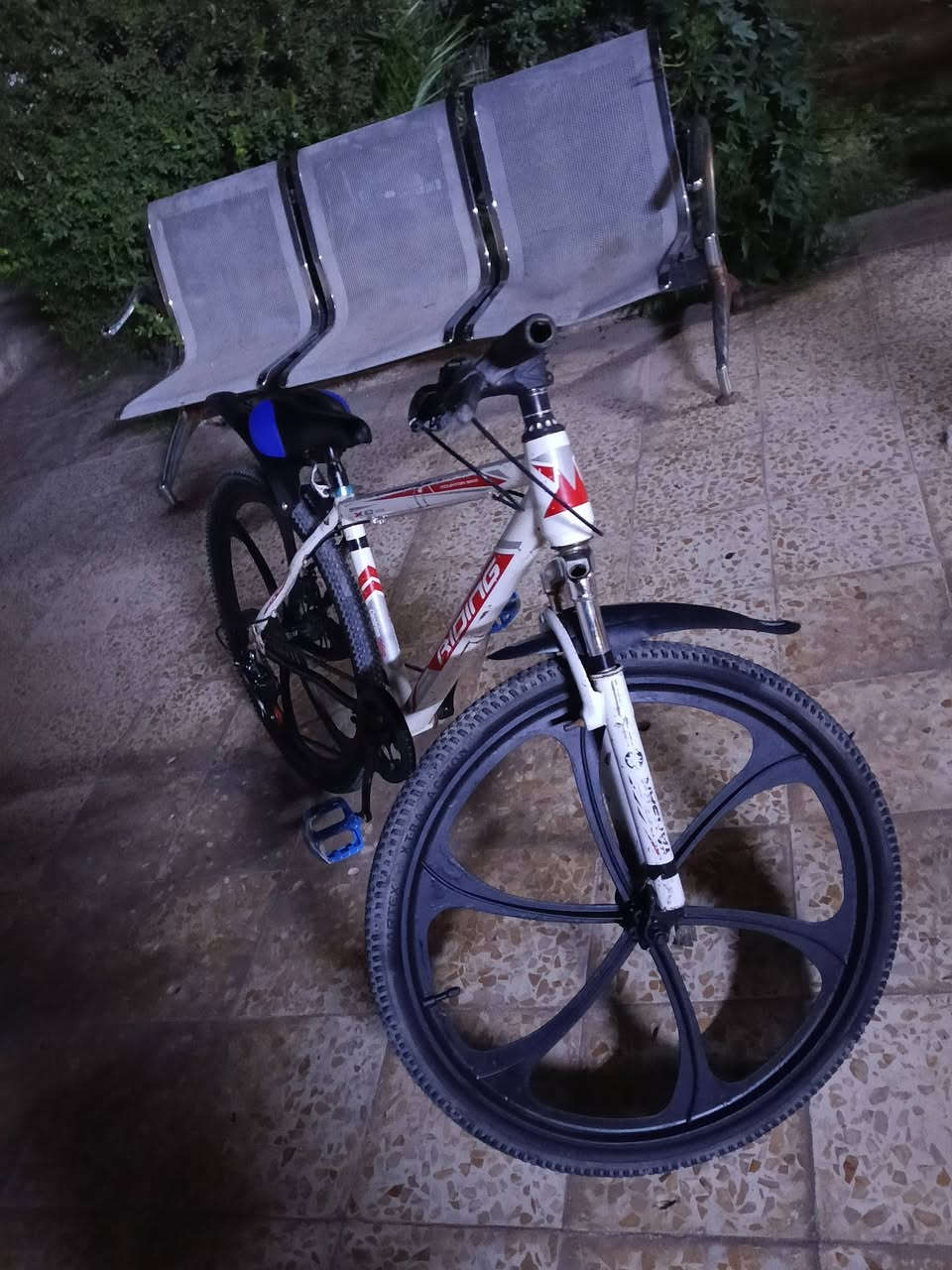 سلام عليكم بمناسبة النجاح وفرت باسكلات سباق كنت رياضيه بالة  بدون اي نقص
(المطاره فقط) متوفر خدمه توصيل
الاستفسار خاص لو واتساب ***********
