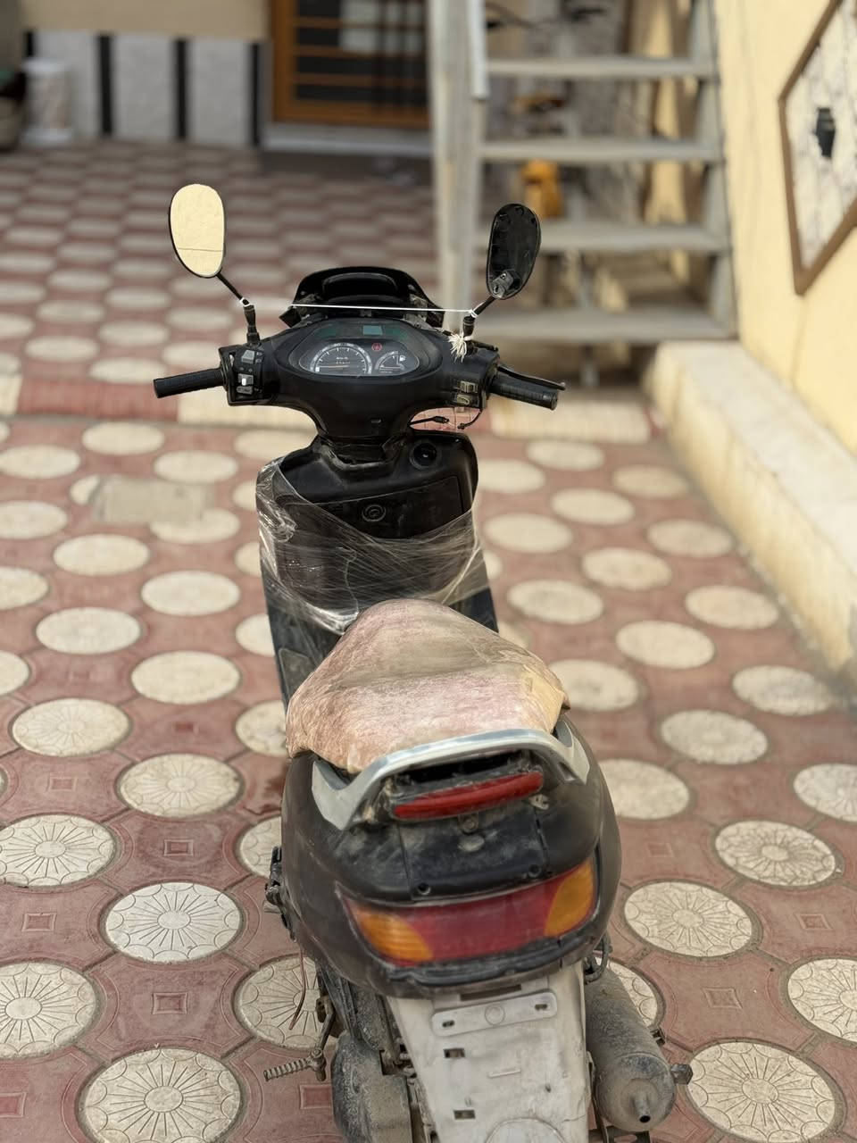 سلام عليكم دراجه فراشه للبيع سعر 200 وبيها مجال عوزها كفرات فقط شغاله ونضيفة *********** اتصل فقط
