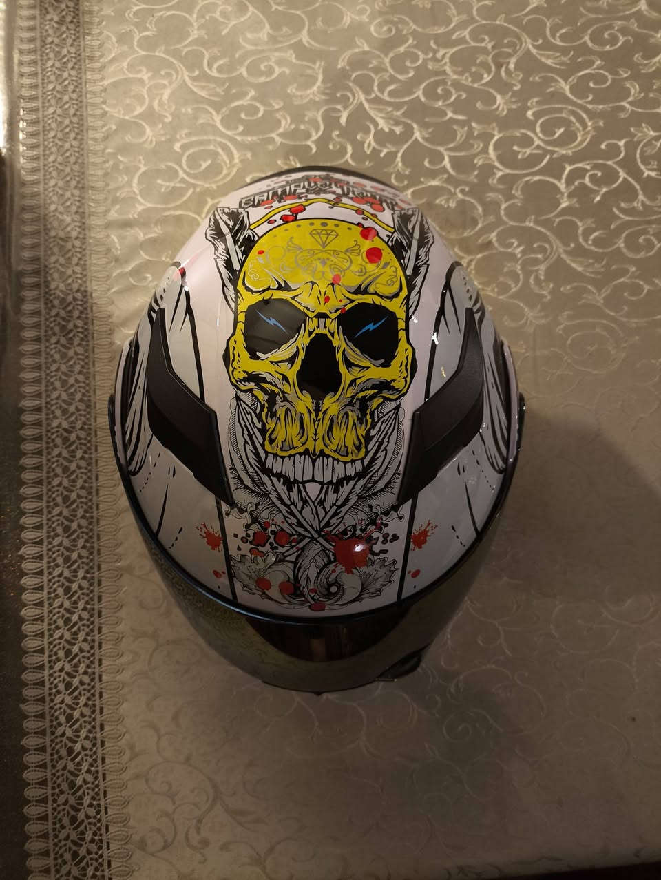 السلام عليكم جمعة مباركة عليكم 
وجبة خوذ اصلية شرط الفحص كدام المندوب اذا مو اصلية أو ما اقتنعت 
- رجعها بايد المندوب ولا تدفع شي 
خوذة اصلية القياسات المتوفرة بكل لون M , L , XL
السعر عليها عرض مؤقت 65 الف متوفر كافة الوان الجامات للخوذة 
اكو مضلل اسود واكو ذهبي واكو سلفر واكو ازرق واكو شفاف
بعد اكو كم لون اللي يحب ادزله باقي الوشومات للخوذ يراسلني واتساب
للطلب والاستفسار واتساب ***********
متوفر توصيل لكافة محافظات العراق ثاني يوم توصلك الخوذة 
#خوذ #خوذة
