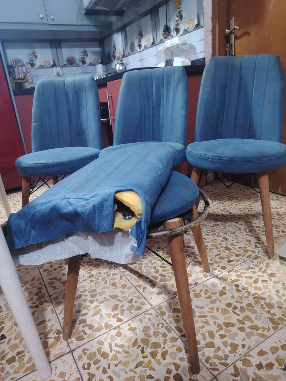 كراسي للبيع دوشمة شاموه ب ٣٥ واحد محتاج لحيم *********** بغداد حي أور سبع قصور شارع ابو احمد
