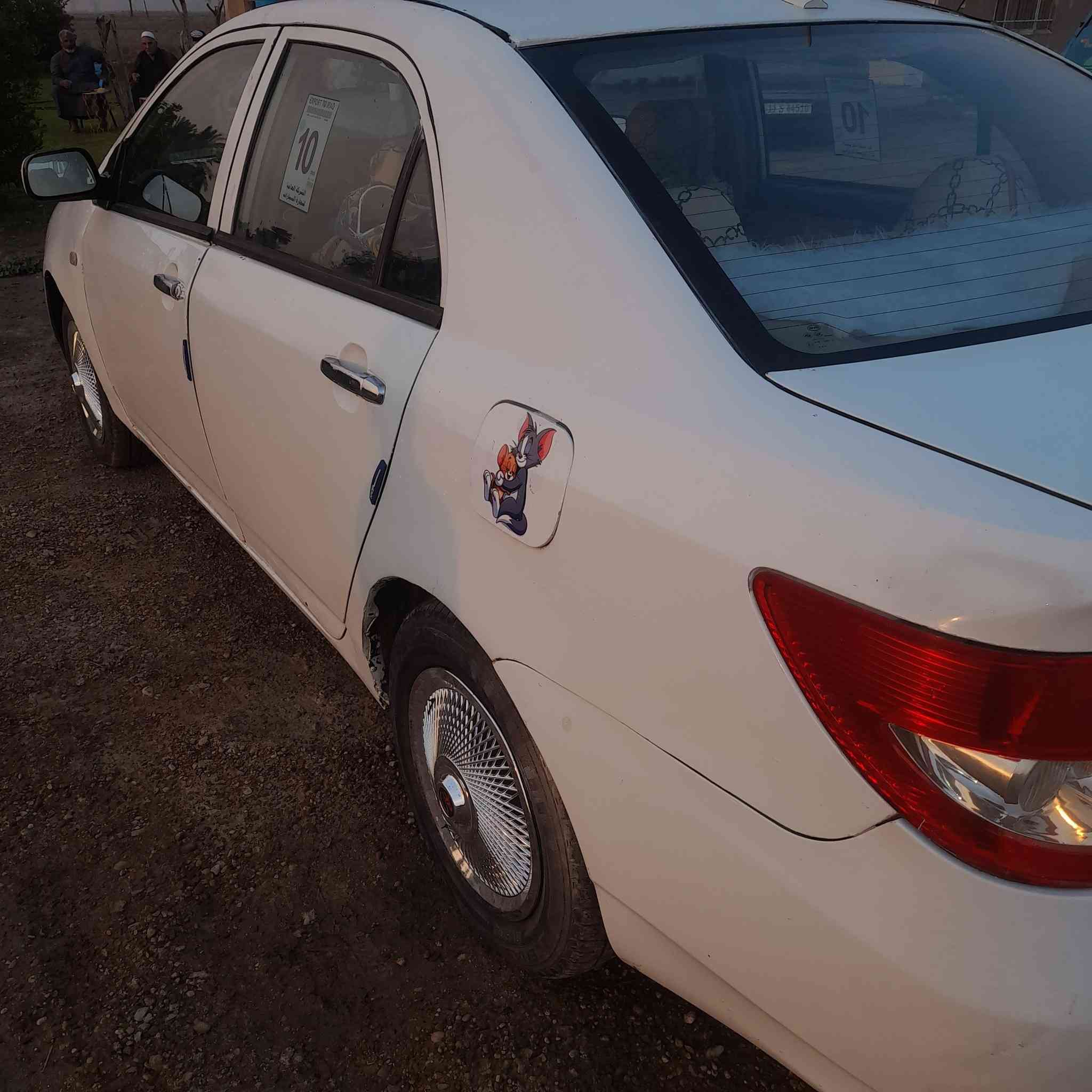 سلام عليكم عندي بي وايدي ٢٠١٣ رقم بصره كير ومحرك مسيوبييش اوتماتيك مشروع وطني مصبوغه عام للجماليه عارضه ٤٥  وبيه مجال     مكان سياره  بغداد مقابل باب لاغا  ***********
