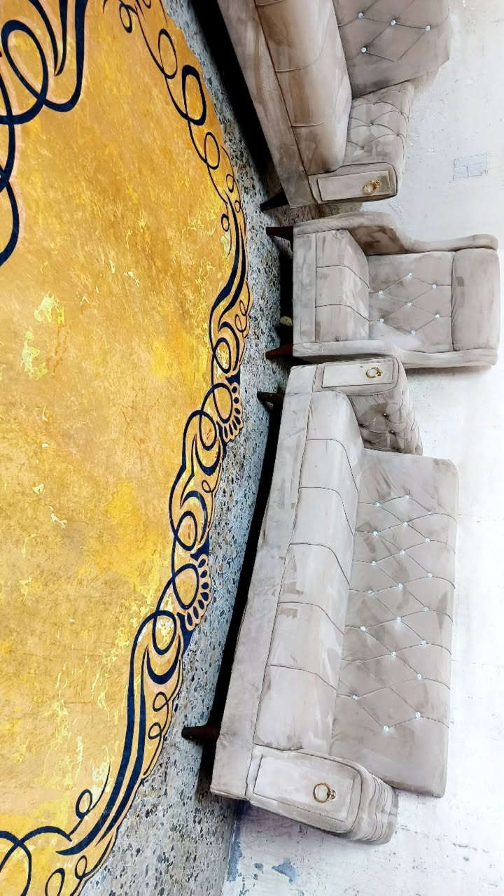 تخم 7 مقاعد نضيف جدا نضيف سعر 190 وبي مجال مكان البياع يوجد توصل بكروه رقم يوجد وتساب ***********
