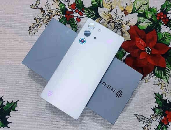 ريد ماجك 10 برو
جهاز اخو جديد مستخدم قليل 
جهاز مكفول غراض كامله 
 ذاكره 256 رام 12+12
السعر 750 قفل 
مكاني نجف ***********
