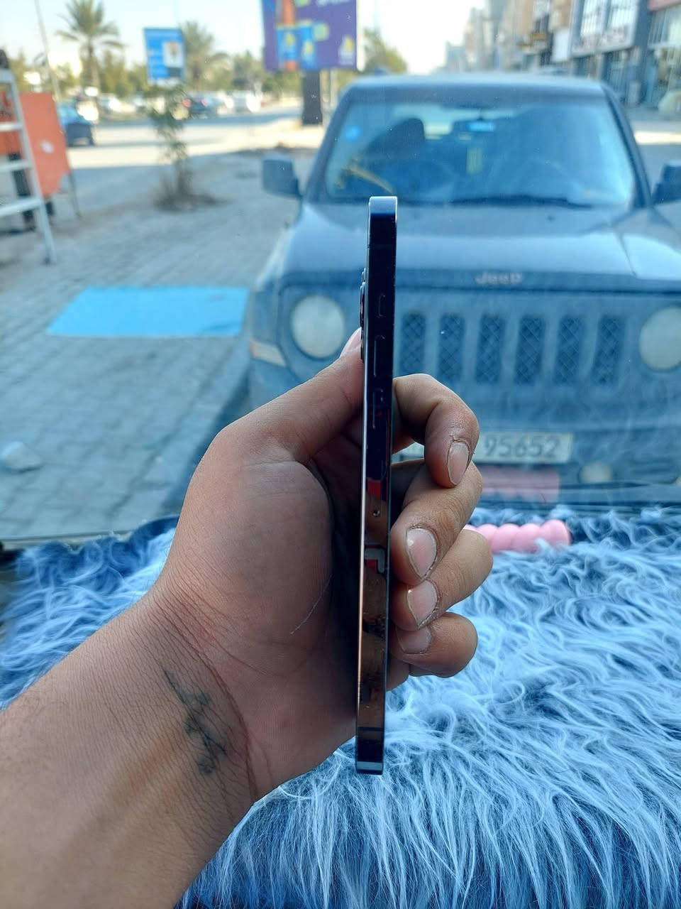 سلام عليكم للبيع ايفون ١٣ برو ماكس جهاز وارد امريكي ونضيف كلش ذاكره ٢٥٦ بطاريه ٧٨ بلاديه ما بيهه اصراف جهاز نضيف كلش مبدل فقط ضهر جهاز مكفول من كلشي ونضيف مال جناي اطيك ويا كفر وشاحنه هديه رايده ب٦٥٠ وبي مجال قليل مكاني نجف رقمي👈🏻 ***********
