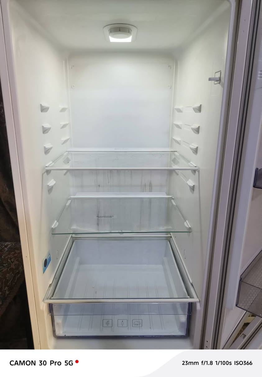 ثلاجه للبيع كلشي مابيه ع الفحص 
مكان بغداد حي اور *********** السعر ١٠٠ وبيه مجال
