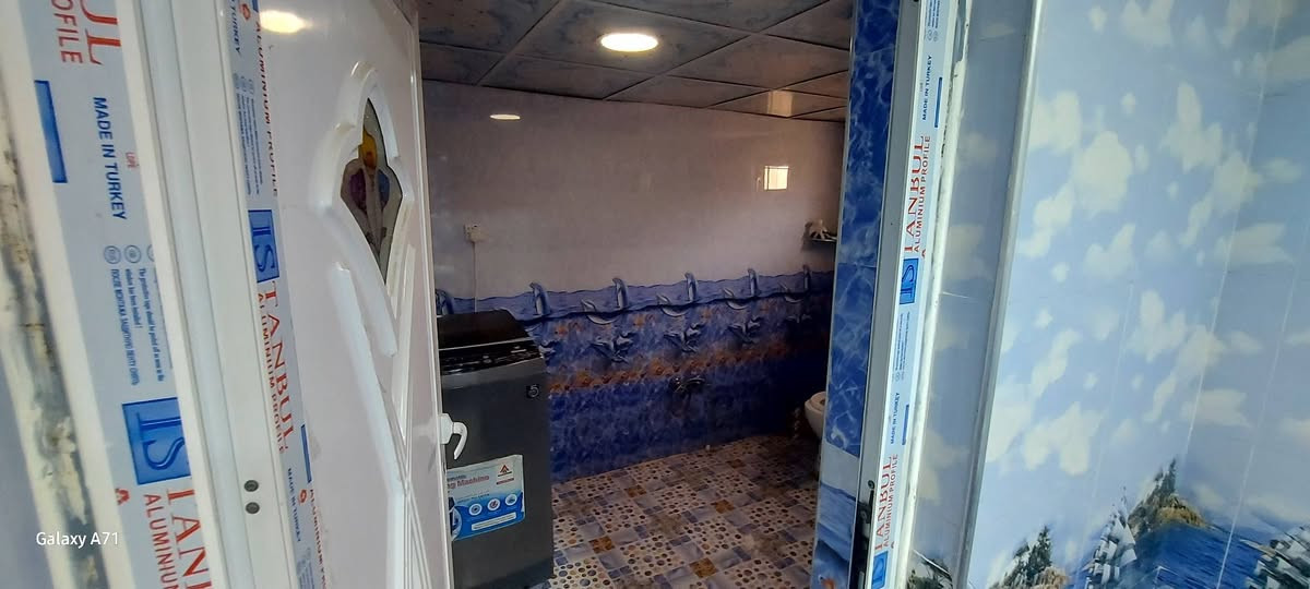 بيت زراعي بيع مستعجل قرب الغتسل العميه قريب جدا على الشارع العام مساحه ٢٥٠ متر رقم صاحب الدار ***********
