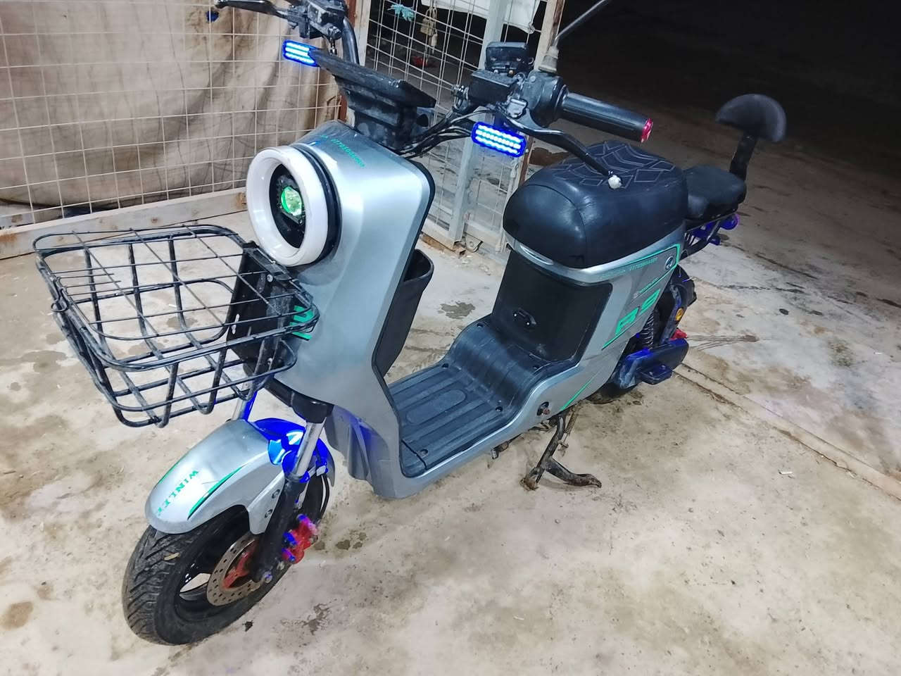 السلام عليكم  دراجة شحن نوع R9 للبيع السعر 350 وبيه مجال الشراي يتصل ويدلل 077195669


**إذا كنت صاحب هذا الإعلان وتريد حذفه لأي سبب، رجاءا أرسل رسالة إلى الدعم الفني**