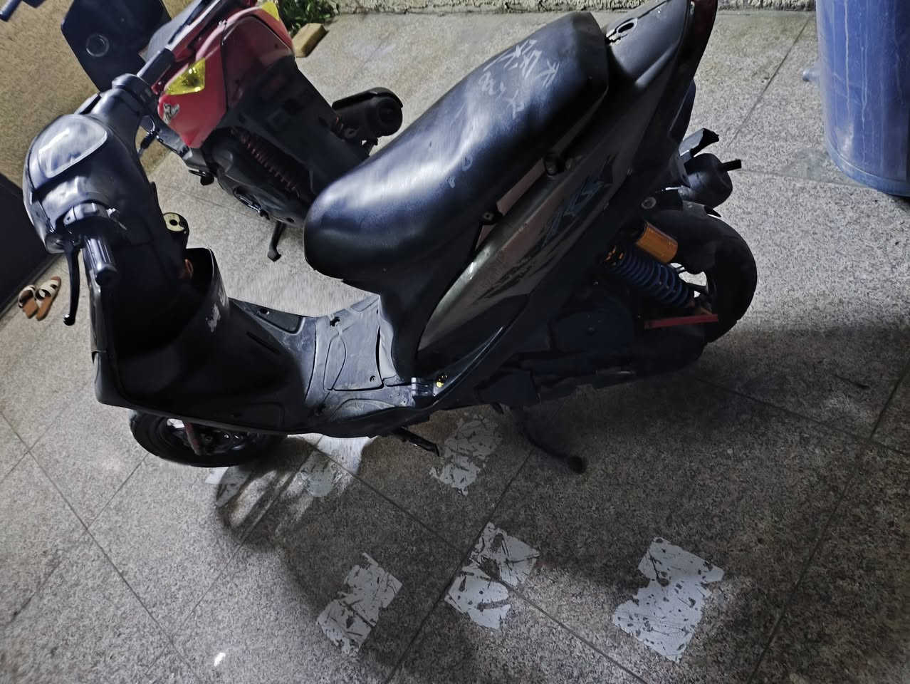 سلام عليكم دراجه ماكس للبيع مكينه ما مفتوحه كفرات بلاديه كهربائيات شغاله سلف هندر شغال الاسبايدر موجود نقص بس ذيل 
سعر 475 مكاني الغزاليه شارع المركز الشراي يخابر 
***********
