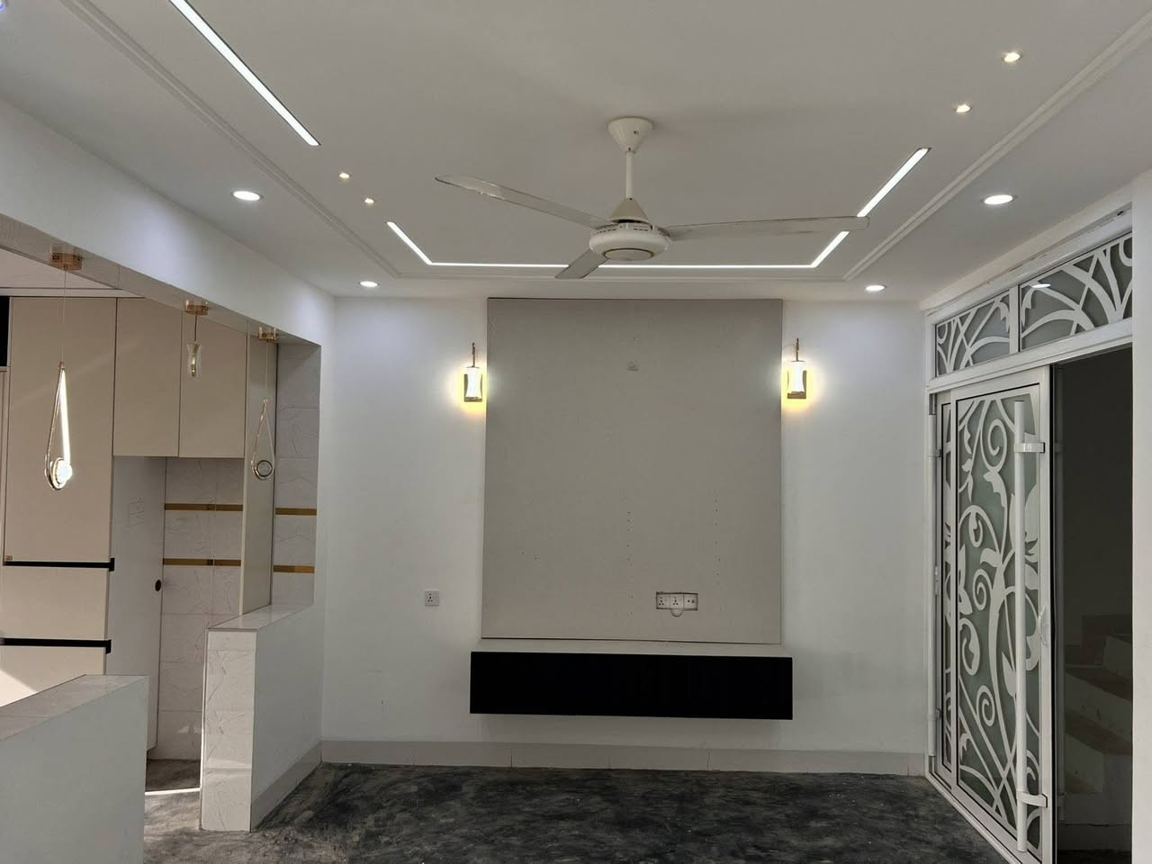 ئـە م خانووە تــازه و  نــاوازه یه مان هە یه بۆ فڕۆشتن 
ڕووبــه ری 140م ناونیشان #کـــە رامــه بــە رامـبه ر هــۆڵــی ڕۆشنبیری کـە رکوک کـامل خــزمه ت گوزاری ،،،تــۆماری شــاره وانی یه
فــوول مــواصــفات 
3 ژوور نــوستن
هــۆڵ و چــێشتخانە تــێکە ڵ ده ســتوری ئێرانی 
حــە مامی گــەرمی ئــارامــکۆ
دووســه رئاو مــغریبی و شــه رقـی
کــامل دکـــتی مــوبه ریده ،ســـقف مــغریبی
دووســــێت کــە وە نــتە ری مە وادی ایــطاڵی بــە دیــاری له گە ڵ خانۆکە دایه کە نرخییان 6ملێـــونە 
دە رگاو پـــە نجە ره ی آصــلي عــه زلی بۆدروست کراوە
نرخـی 49  ملیۆن مـــامه ڵه یه کی زۆر کە م
watsapp  ***********
***********
