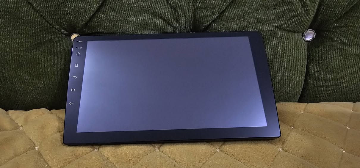 شاشة تاب سياره جديده استعمال شهر نظيفه كلش باب اول مو تقليد لمس سريع كلش للبيع هيه والملحقات السعر ٦٠ وبيه مجال قليل.  سماعه  صوت نقي وبنص تويتر تشويش السعر ١٠ الاتصال ***********
