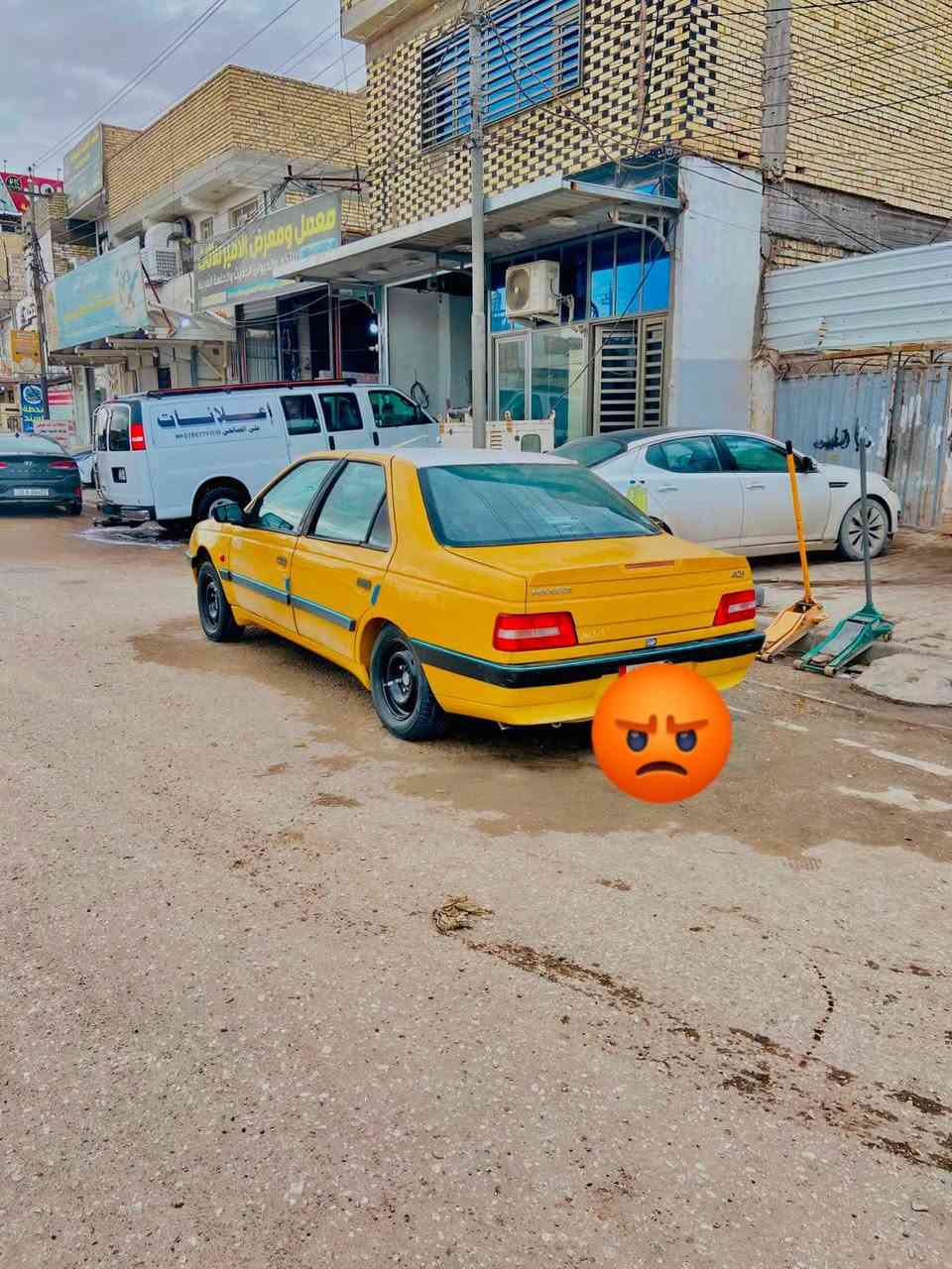 @الجميع السلام عليكم 
مكلف بالنشر بيع فقط بيجو 405  موديل 13 گير ومكينه خير من الله مكفولات حداديه جديده رقمها نجف راعيها موجود اصولي مداوار كبل مصفره ماعليه شي سعر 28 وبيه مجال بسيط 
التواصل على الرقم  ***********
