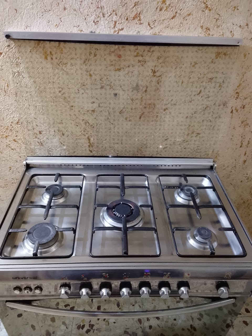 السلام عليكم طباخ جديد. كله شغال السعر 175 وبي مجال  ***********

