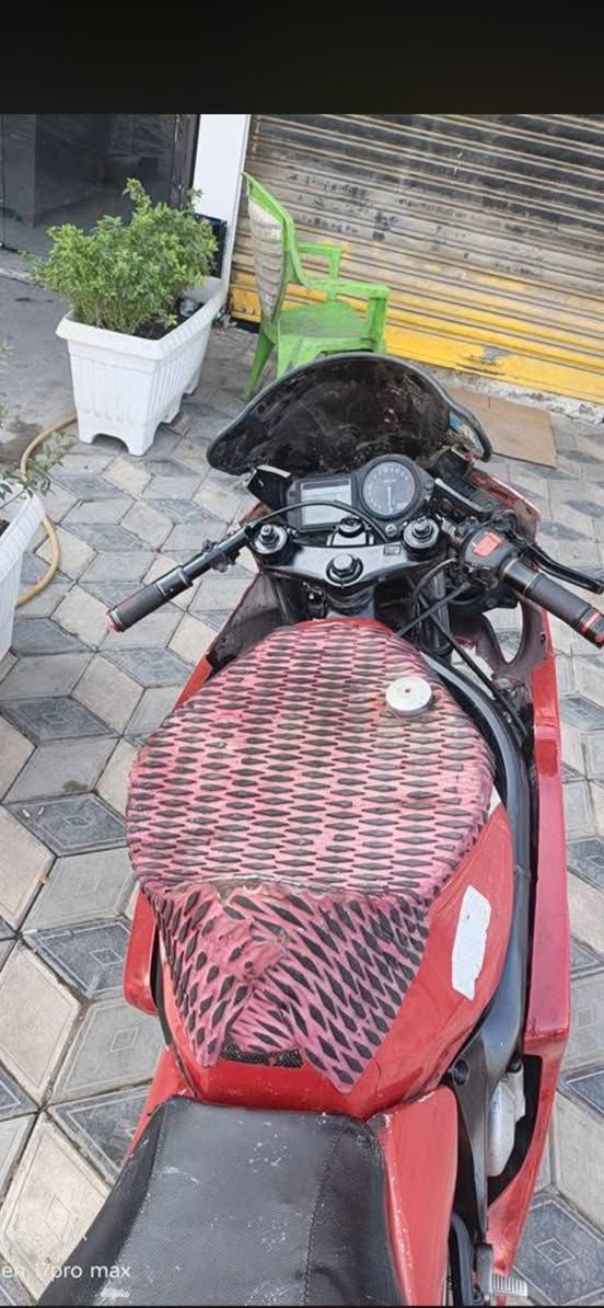 طح f4i للبيع
بطحf4i للبيع 2004 المحرك 600cc 
الدراجة قبل فترة جانت تشتغل هسة كاما ماتشتغل طافية ماعرف شنو خللها كهربائيات او محرك ماعرف صراحة ماعندي وقت اوديها انا ابيعها كوم حديد
السعر 10 وبي مجال او مراوس بدراجة بوكسر
الرقم للاستفسار ***********
