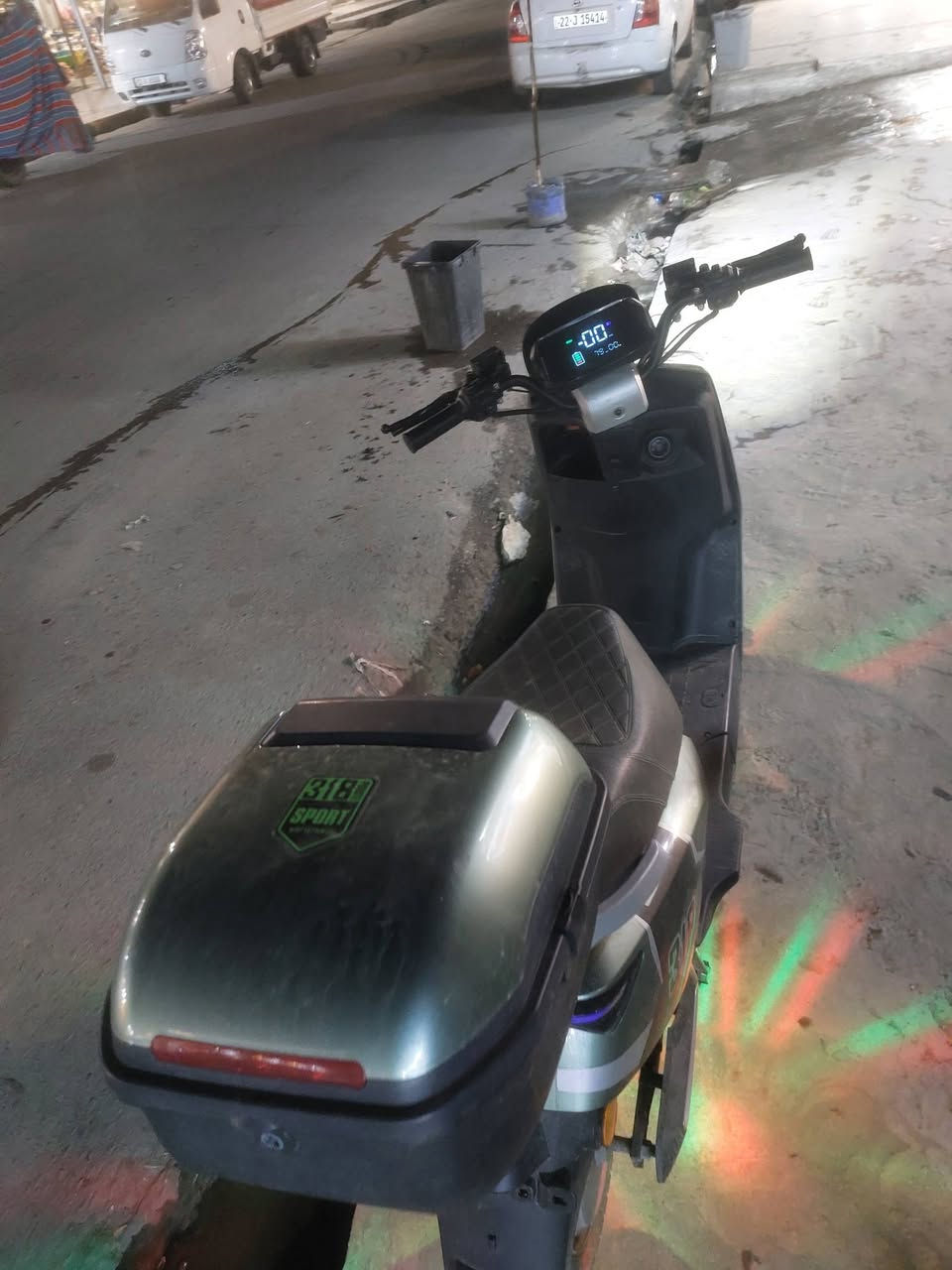 دراجه شحن للبيع ٦ بطاريات تشغيل عن بعد نضام رجوع للخلف منفذ USB سويجات عدد ٢ نشرات بطاريات فول فقط بطاريه وحده 50% تايرات جدد السعر 500وبي مجال بسيط للتواصل ***********
