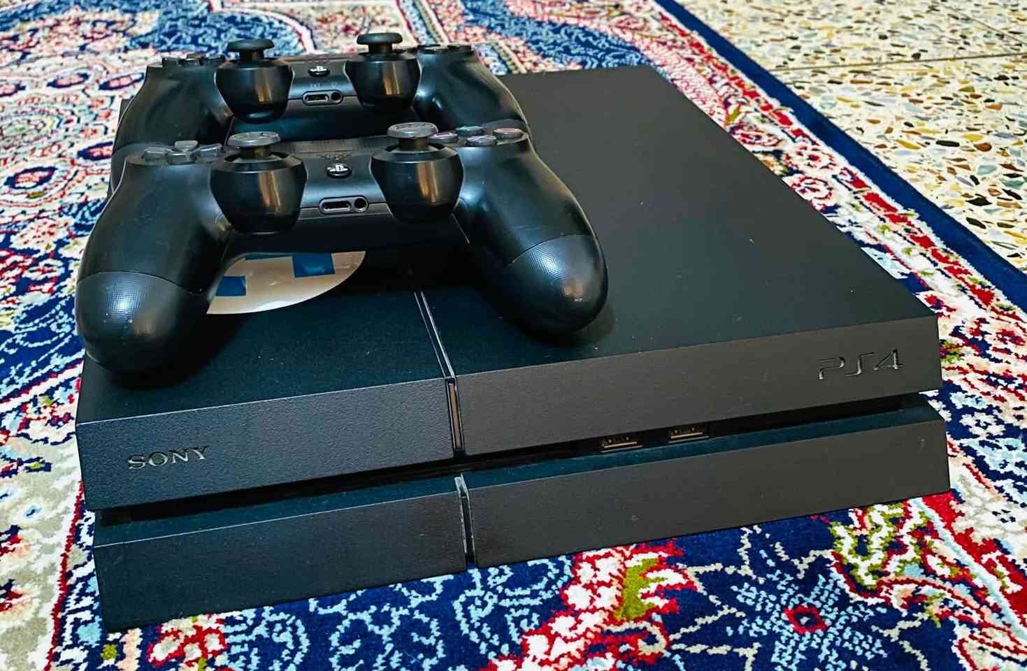 Ps4 fat معدل نظام ١٢.٥٢
لون طافي ليس لامع باب أول 
الجهاز جديد لا صوت ولا حماوة
ذاكرة واحد تيرا 
أثنين جوستك أصلي ليس تجاري 
جهاز جدا نظيف لوك ستيكر أحد الستيكرات طايح (كونه قديم) مامفتوح شلع
مع محتوياته
ألعابه:
Fifa26
Pes2007
Gta5
Pes21
Elden ring
Battellfeld1
Battelfeld5
Need for speed 
God of war ragnarok
The last of us
الحرب العالمية الثانية
مكاني بغداد الكمالية ***********
السعر: ٢٦٠ الف بيه مجال جدا بسيط
