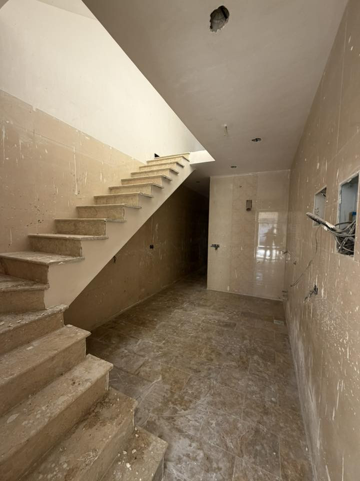 مشتملات للبيع الشعب قرب سوك شلال بضهر الشارع 

العام شارع عدن المساحه ٧٢ متر واجهه ٣ نزال ٢١  

استقبال وخدمات وغرفه نوم وخدمات خارجية 

طابق الثاني غرفتين نوم مع خدمات // السعر ١٧٥ مليون

معروض بمكتب الكناني ***********
