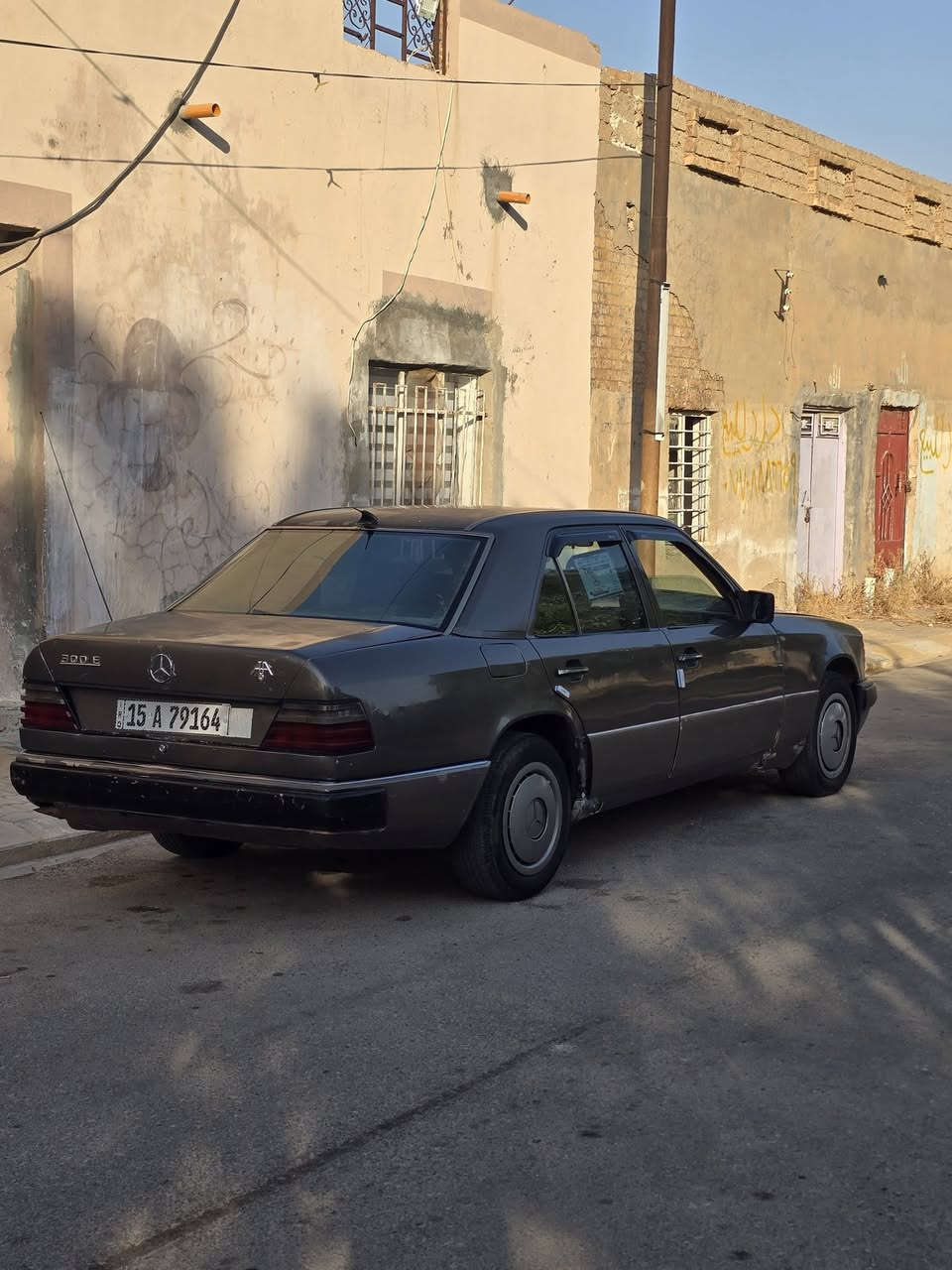 سلام عليـكم مارسيـدس دب للبيـع فقط #السعـر 38 وبيها مجال 

مارسيدس دب مديـل91 حجـم ثنيـن ونص سنويته لل31 كيـر ومحرك شرط كهـربائياته كله شغال ماعده التبريد نقص كومبريسر فقط مسجل شغال لايتات عالي ثلجي ناصي اصفر مرتبه سياره مابيه اي نقص معمره جديده ترايك وين متريد بسمي  تريد وكاله تريد تحويـل مكاني ديالى سعديـه الجبل ***********
