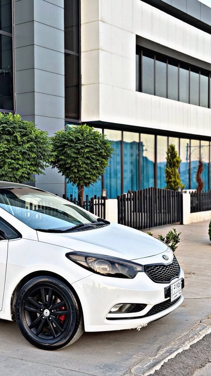 سەرەتا بەناوی خوا {kia k3 } 2013 سەیارەکە بڕاوەیە فولە بەس سڵاید نیە کوشن هیتەرو خەزن و کارەبا سوکان هیتەر فۆلیۆم تەحدیل سورحە ئیکۆ گێڕو مەکینەو تەقە ڕەقە بەشەرد تەبرید لەسەر سویچ  سەیارەکە بێمەسرەفە چوار تایەو ویلی سپۆرتی لۆکی لەسەرە سەیارەکە فول جوانکاریو 
مەسرەف کراوە بۆیاخیش بەس سەقفی بەشەرت دەدەم
سەحری/55گەڵاو مەحامەلەیەکی کەم 
شوێن/ڕانیە
ژم/***********
