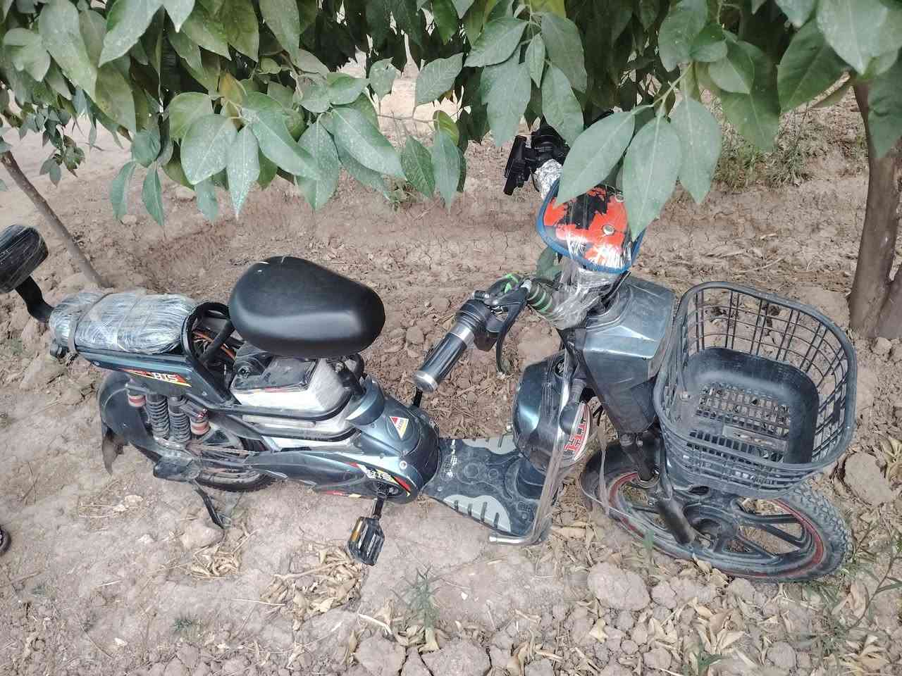 پاسکیل شەحن حەجم گەورە زۆر پاک و بێ عەیبە پاتری تازە بەسمە 3سویچی لەگەڵە نرخی 170هەزار و مامەڵە شوێن سمود ***********
