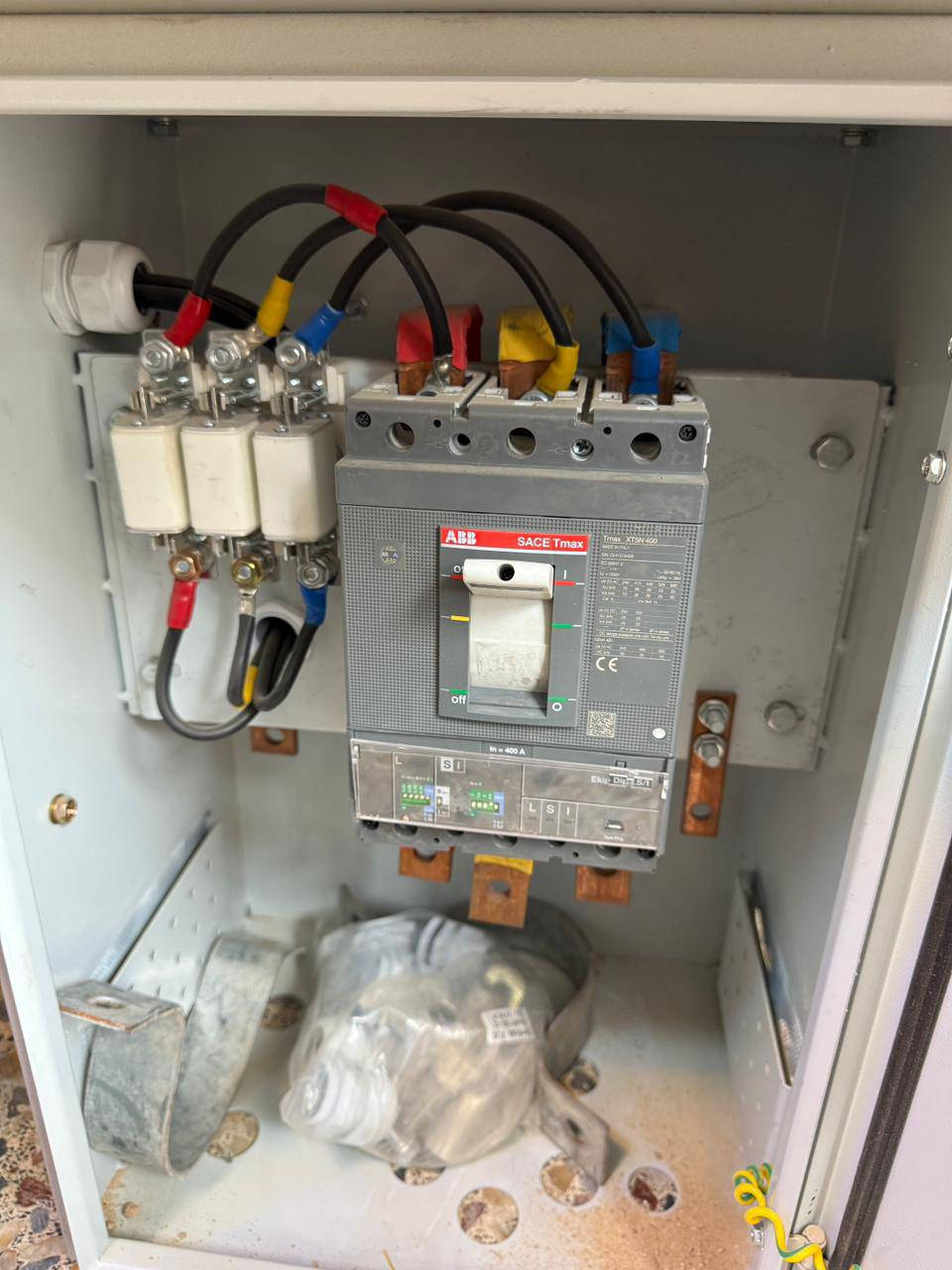 سلام عليكم بورد ميكانو 400 A قاطع حديث يوجد 20 قطعه بسعر مناسب


**إذا كنت صاحب هذا الإعلان وتريد حذفه لأي سبب، رجاءا أرسل رسالة إلى الدعم الفني**