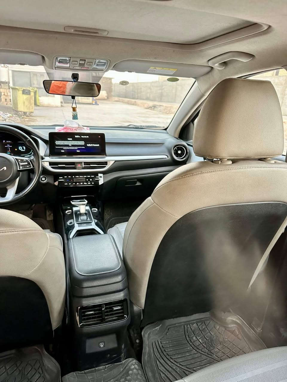 سلام عليكم K3 مديل 22
رقم اربيل أتريد وكاله أتريد تحويل
بيها قطعتين
جاملغ خلفي صوب السايق
وباب كلير صوب السايق
السعر 125وبيها مجال حك الجيه
مكلف بل نشر مكانها نجف
مبايل ***********
