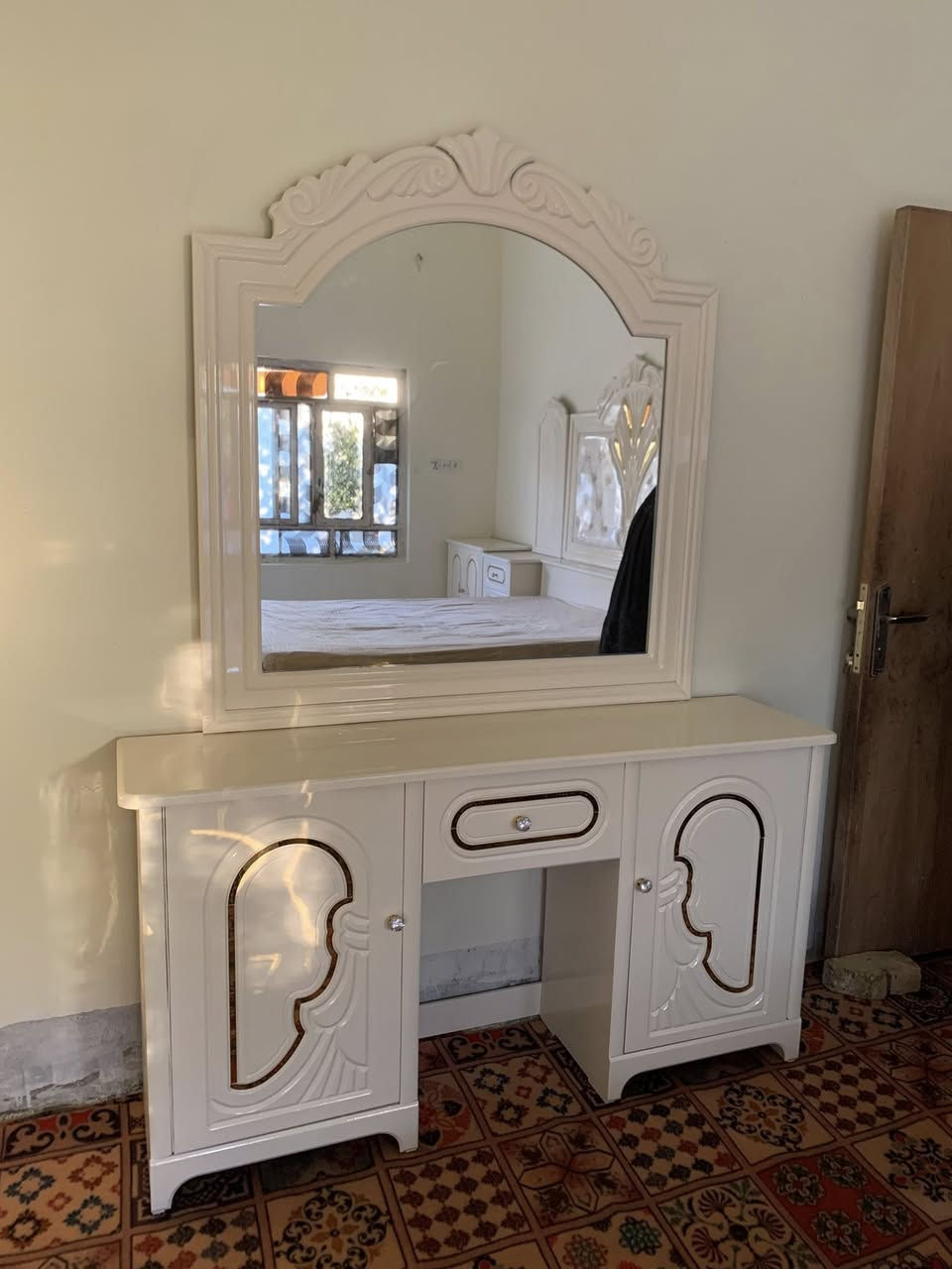 #معرض الورود💐
من اعمال الطبقه الاقتصاديه🫶
موديل الفراشه🍂🧭
موديل من ضم التصاميم التركيه بعمل ايادي عراقيه 🇮🇶عالية الجوده شغل الوجه ١٢ملم🤏 الداخل صاج طبيعي الضهر جرجوبه براغي لسهولة الفتح والشد 

السعر :مليونين فقط!! مع الشد والنقل 🚛🚛مجاني لبابل والمحافظات المجاوره

العنوان🍂
الحله شارع ابو القاسم مجاور ابو القاسم

للأستفسار مراسلة الصفحة 📩
او الاتصال ☎️ ☎️
(*********** )

يتوفر  Viber / 
‏WhatsApp
