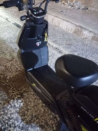 دراجه شحن اربع بطاريات دراجة بصمتين وسويجين وبيهة بلوتوث بس اساير وهور...