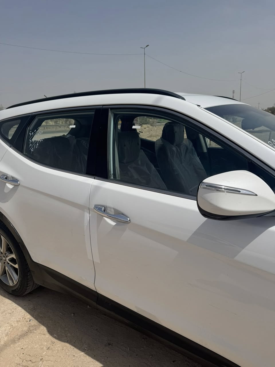 السلام عليكم 
سيارة سنتافية موديل ١٤ ابيض اربيل اربعة سلندر ٧ راكب خليجي مكفوله من الصبغ والتبديل  بيه  مواصفات تحكم ستيرن كشن كهربائي دواخل جوزي اشاير بالمري شاشة وكامرة خلفية السعر 148 ورقة وبيه مجال تواصل واتساب ***********
