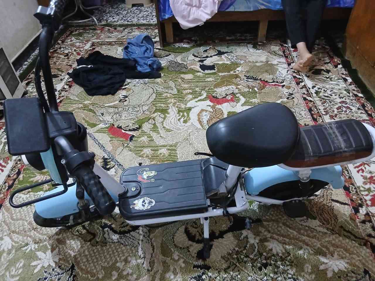 سلام عليكم دراجه R9للبيع الدراجه ما تشتغل انبيعهة عل وضعها زنجيل مكطوع السعر ١٠٠ مكاني بغداد حي النصر ***********
