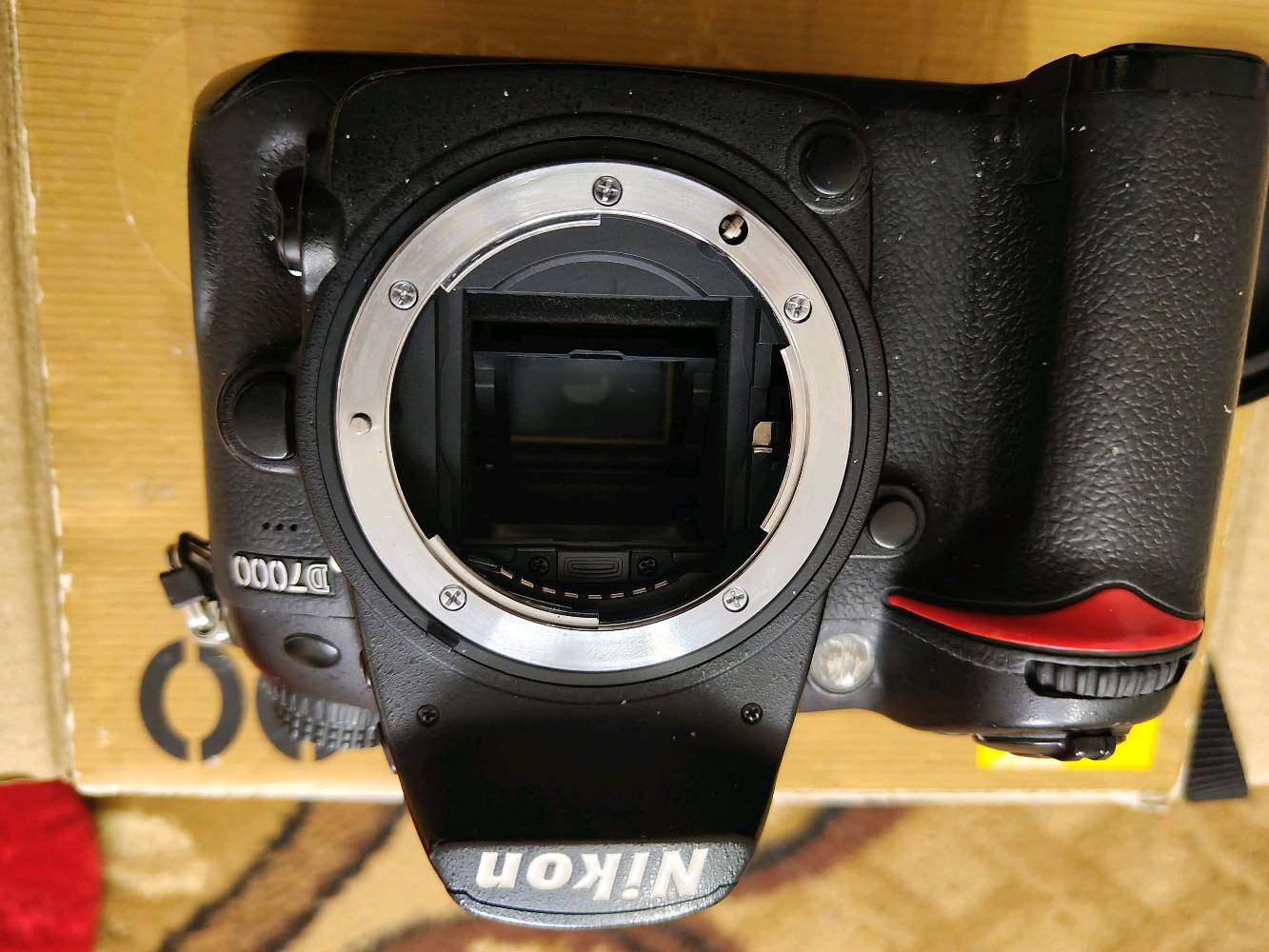 العنوان الموصل
كامره نيكون دي 7000 نضيفه وحديثه 
الي يحب يشتري يراسلني على واتساب الرقم الي مو شراي لا يعامل رجاء