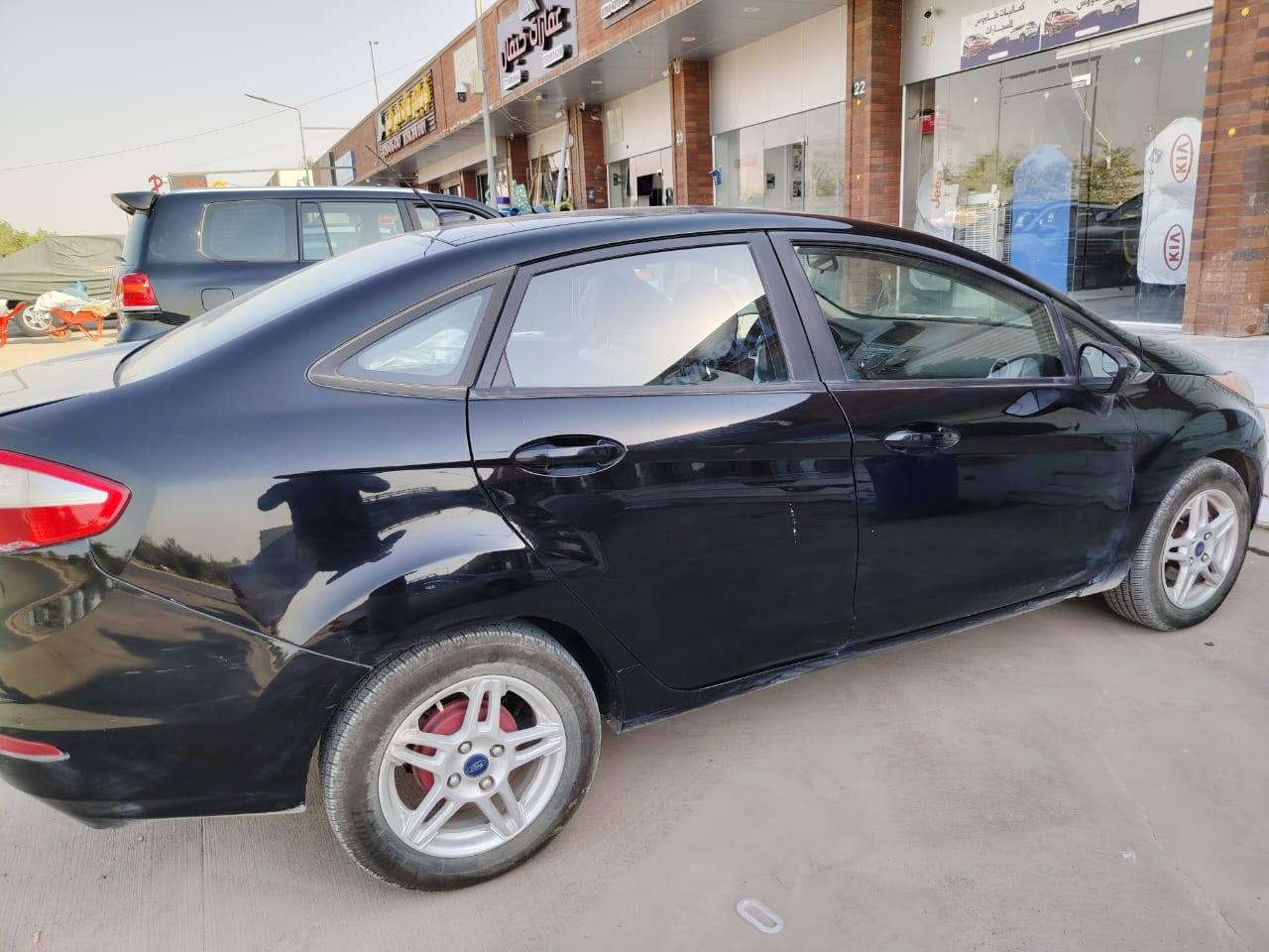 فۆرد فێستا مۆدیل 2019
دوو نیوپارچەی بۆیاخە. دووبست بۆنیدی معجونە.
جەمپێکی پشتی هەیە.  سەنەوی مانگی شەش بەسەر دەچێت. هەندێك  تەزرەی سەقفی هەیە ، شل بوونەوەی هەیە.  داوای 86 $ لێدەکەین و معاملەی تێدایە.

***********
