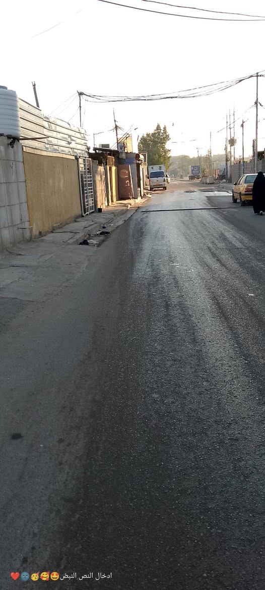 السلام عليكم عندي بيت تجاوز في الزعفرانيه قرب مستشفى الزعفرانيه على شارع العام  البيت بيه غرفه وصاله ومطبخ وترك خلفي وباب خلفي على شارع الخلف البيت وبيه طرمه  وباب الرئسي على شارع العام مال مستشفى الزعفرانيه السعر 20 وبيه مجال *********** علمن البيت تشجير ومقابيله طابو صرف قريب على اسواق حمودي
