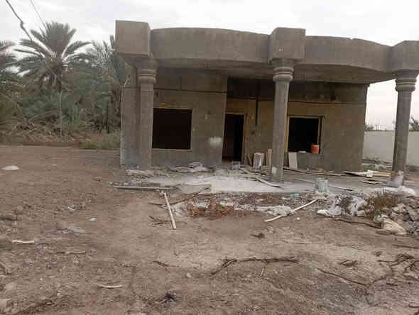 سلام عليكم يتوفر دونم ونص مشيد عليهى دار سكن حالين ترميم في الدار موقع مميز قرب كوين بار وسيطرة الاثار سعره ٤٥مليون  الأرض ماليه فقط مكاتبه وشهود الي يحب يتواصل رقم الهاتف وتساب ***********   يتوفر هيكل مسقف مئسس ماء كهرباء مجاري خلف سيطرت الاثار بناء حديث مساحة ٤٠٠متر كافت الخدمات متوفره   جنس الأرض ملك صرف زراعي حق التصرف هذى رقمي وتساب *********** حلة
