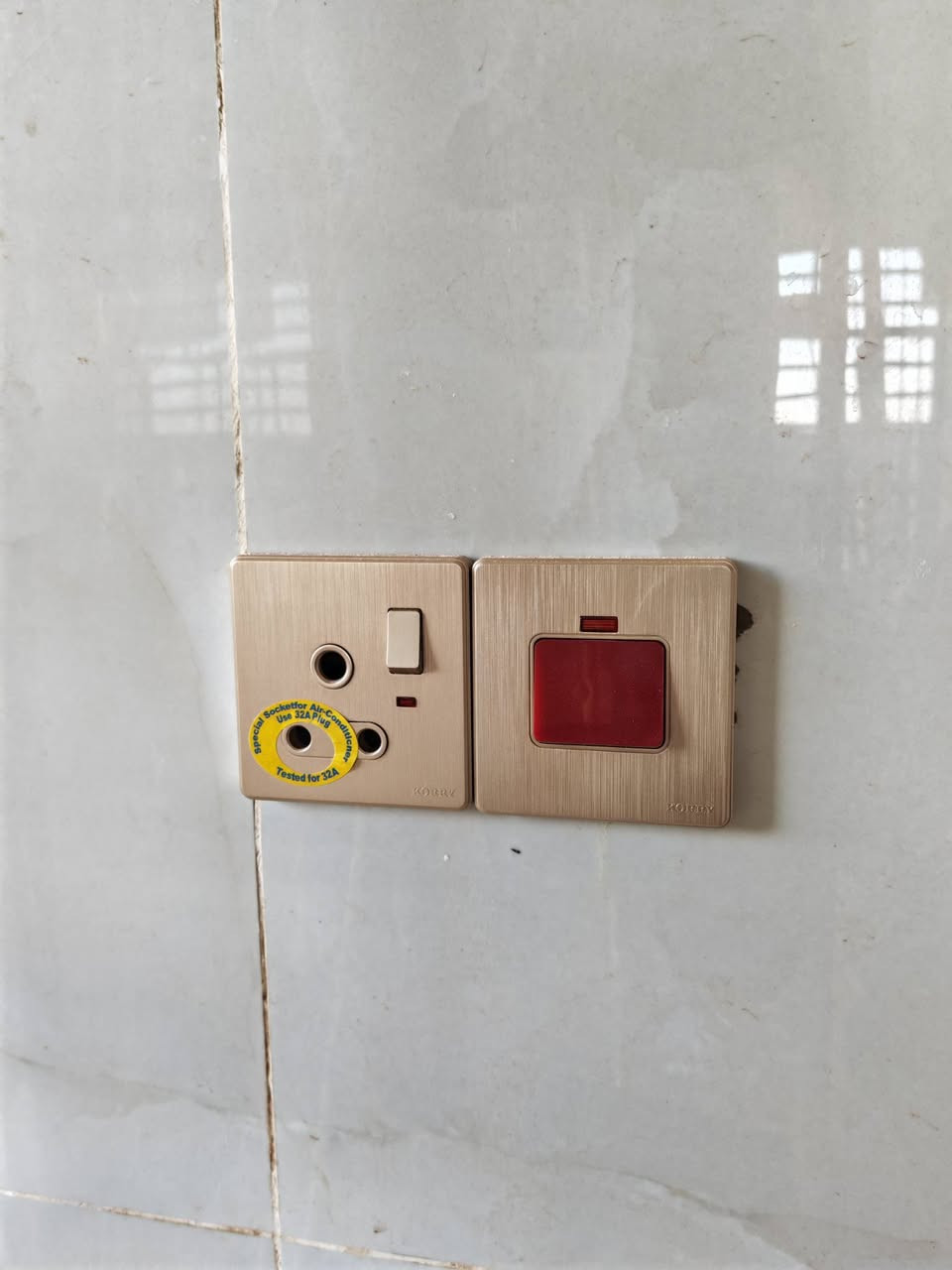 الدقة والجمال في عالم الكهرباء.. مع حيدر الكهربائي ⚡
​لأصحاب الذوق الرفيع والباحثين عن الأمان، نقدم لكم أرقى خدمات التأسيس والتشطيب الكهربائي في السماوة:
​✅ شغل بوتلس (Buttless): وداعاً للعشوائية، تأسيس وتشطيب بنظافة فائقة وترتيب يريح العين.
✅ بوردات سيطرة احترافية: تصميم وتجميع لوحات السيطرة (Classic Control) و (ATS) بأعلى معايير الدقة والترتيب الهندي.
✅ توزيع إضاءة حديث: لمسات فنية تبرز جمال منزلك أو محلك التجاري.
✅ صيانة عامة: حلول سريعة وجذرية لجميع المشاكل الكهربائية.
​ليش تختار شغلنا؟
لأننا نهتم بالتفاصيل الصغيرة قبل الكبيرة، وهدفنا هو الأمان أولاً والمظهر الجمالي ثانياً.
​📍 الموقع: السماوة وكافة مناطقها.
📞 للتواصل والاستفسار (حيدر الكهربائي): *********** قناتي https://t.me/alqareb
