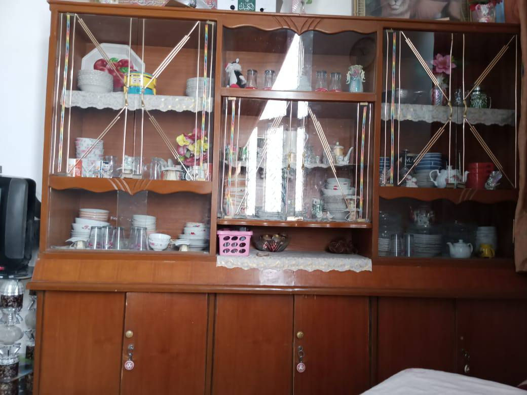 طباخ غاز+معرض اللبيع السعر طباخ 50 ألف والمعرض 100الف نضافه % بيهن مجال الشراي ‏‪***********‬‏ بي واتساب
